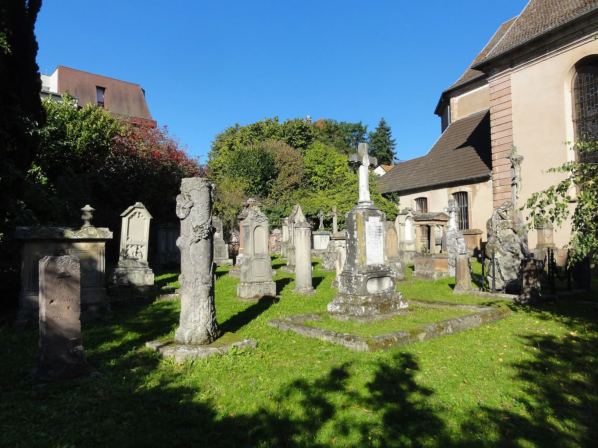 Photo showing: Alsace, Bas-Rhin, Villé, Cimetière de l’Église Notre-Dame-de-l’Assomption dit « Cimetière bourgeois », rue René-Kuder (PA00135154, IA67010341).