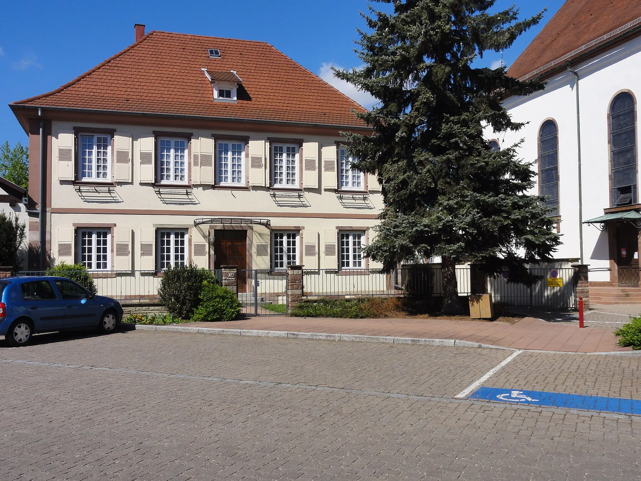 Photo showing: This building is indexed in the base Mérimée, a database of architectural heritage maintained by the French Ministry of Culture, under the reference IA00119663 .