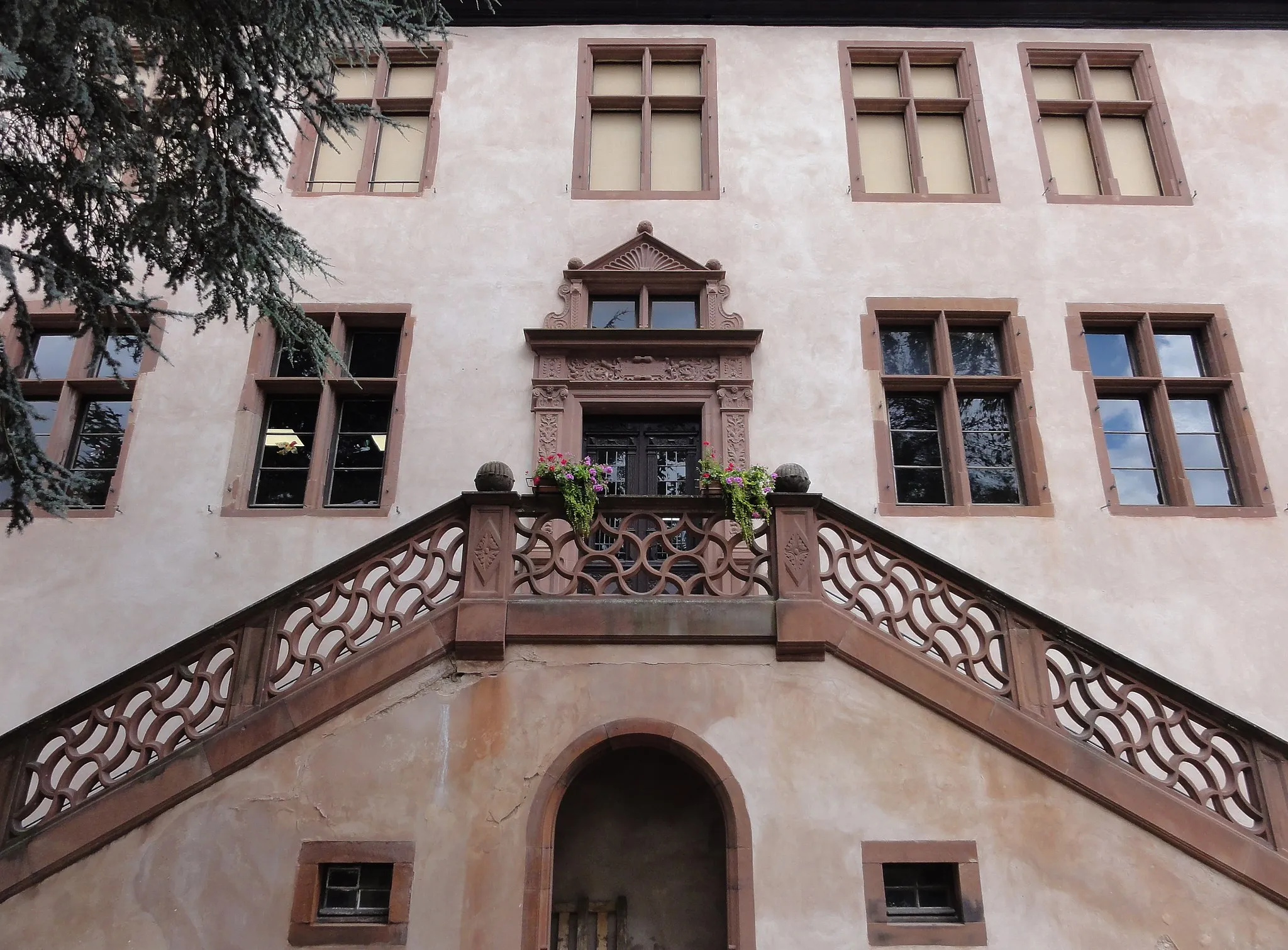 Photo showing: Alsace, Bas-Rhin, Château de Woerth (XVIe), actuellement mairie et musée (PA67000061, IA67008911): Façade côté cour.