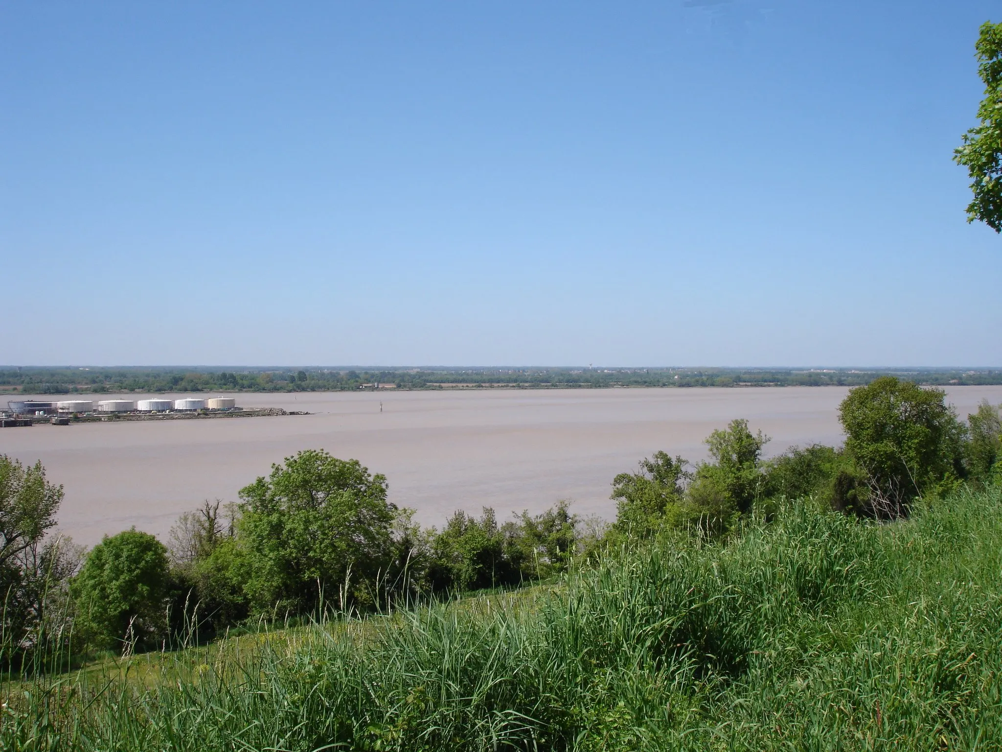 Photo showing: France, Gironde (33), Gironde estuary and bec of Ambès