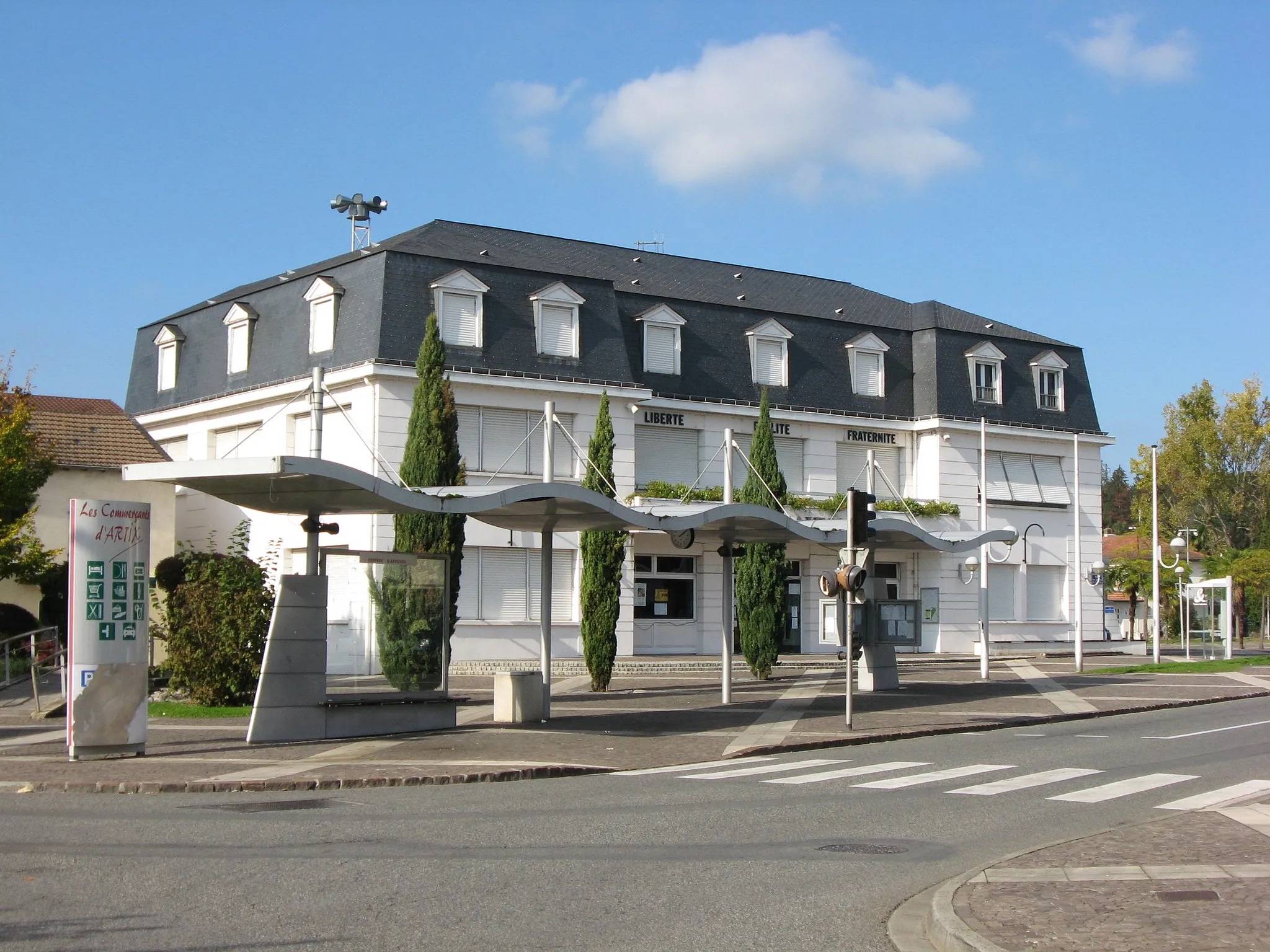 Photo showing: Vue de la mairie d'Artix (Pyrénées Atlantiques) Pyrénées).