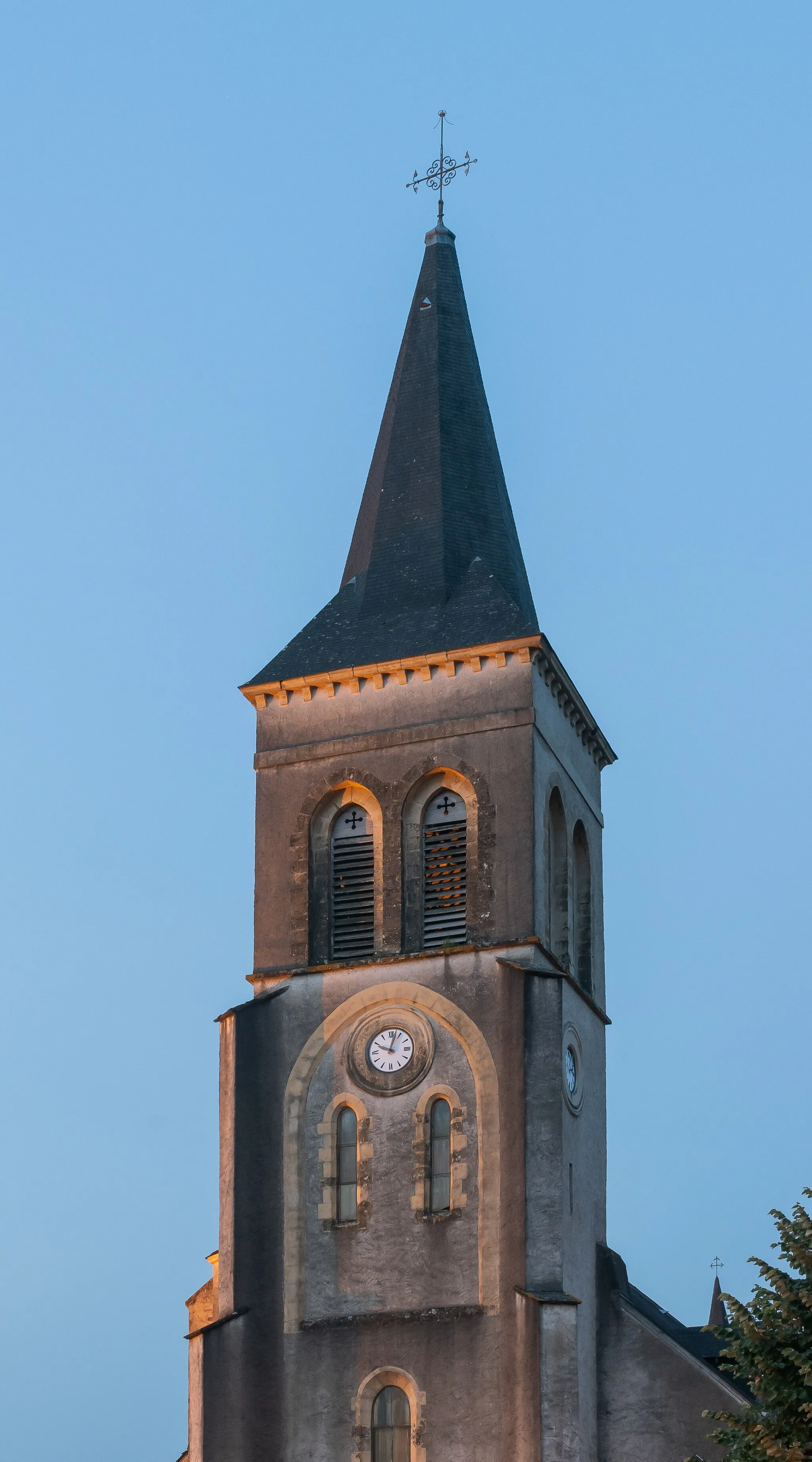 Photo showing: Bell tower of the Saint Martin church in Asson, Pyrénées-Atlantique, France