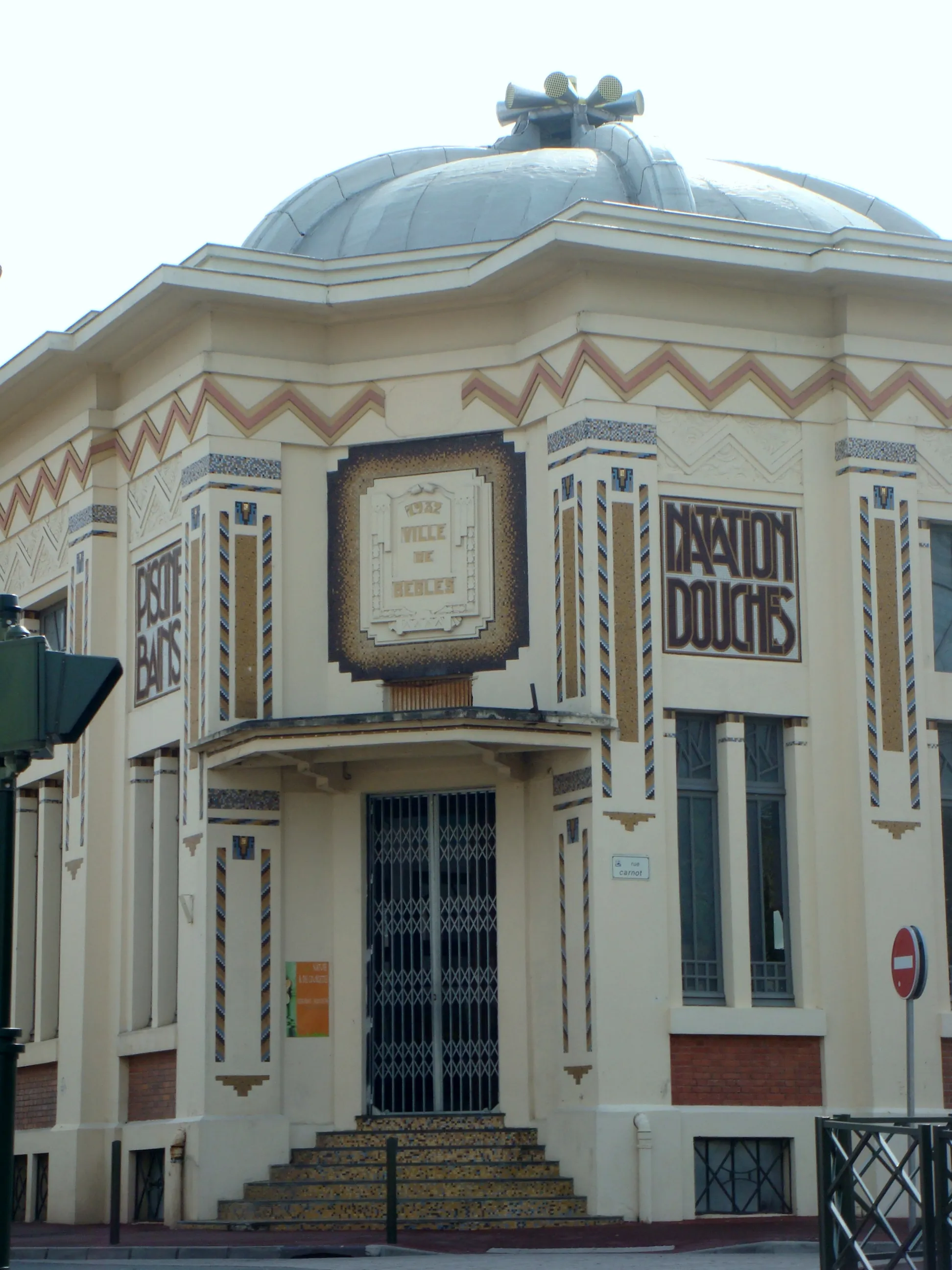 Photo showing: This building is indexed in the base Mérimée, a database of architectural heritage maintained by the French Ministry of Culture, under the reference PA00083900 .