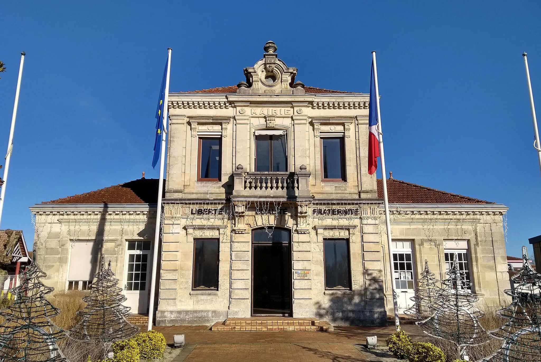 Photo showing: Biganos Townhall