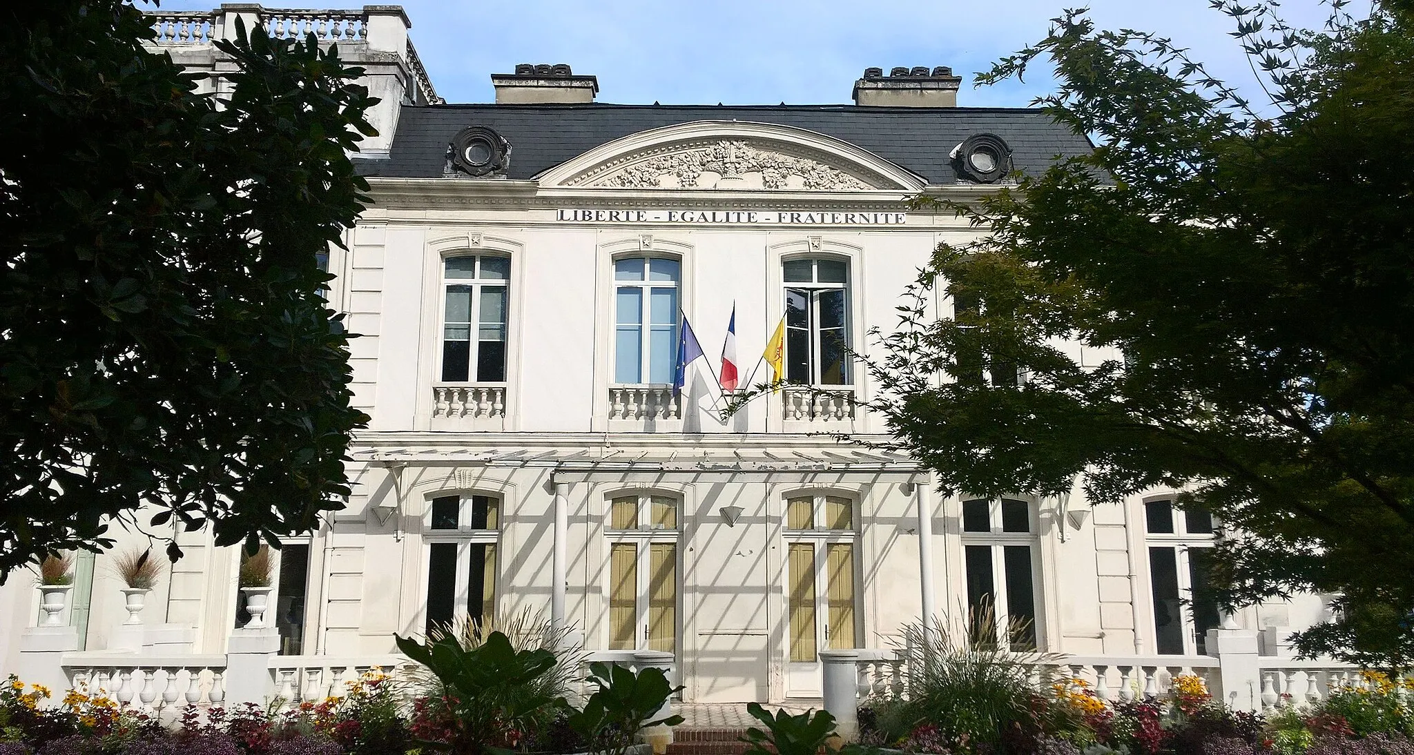 Photo showing: Façade de l'Hôtel de Ville de Billère