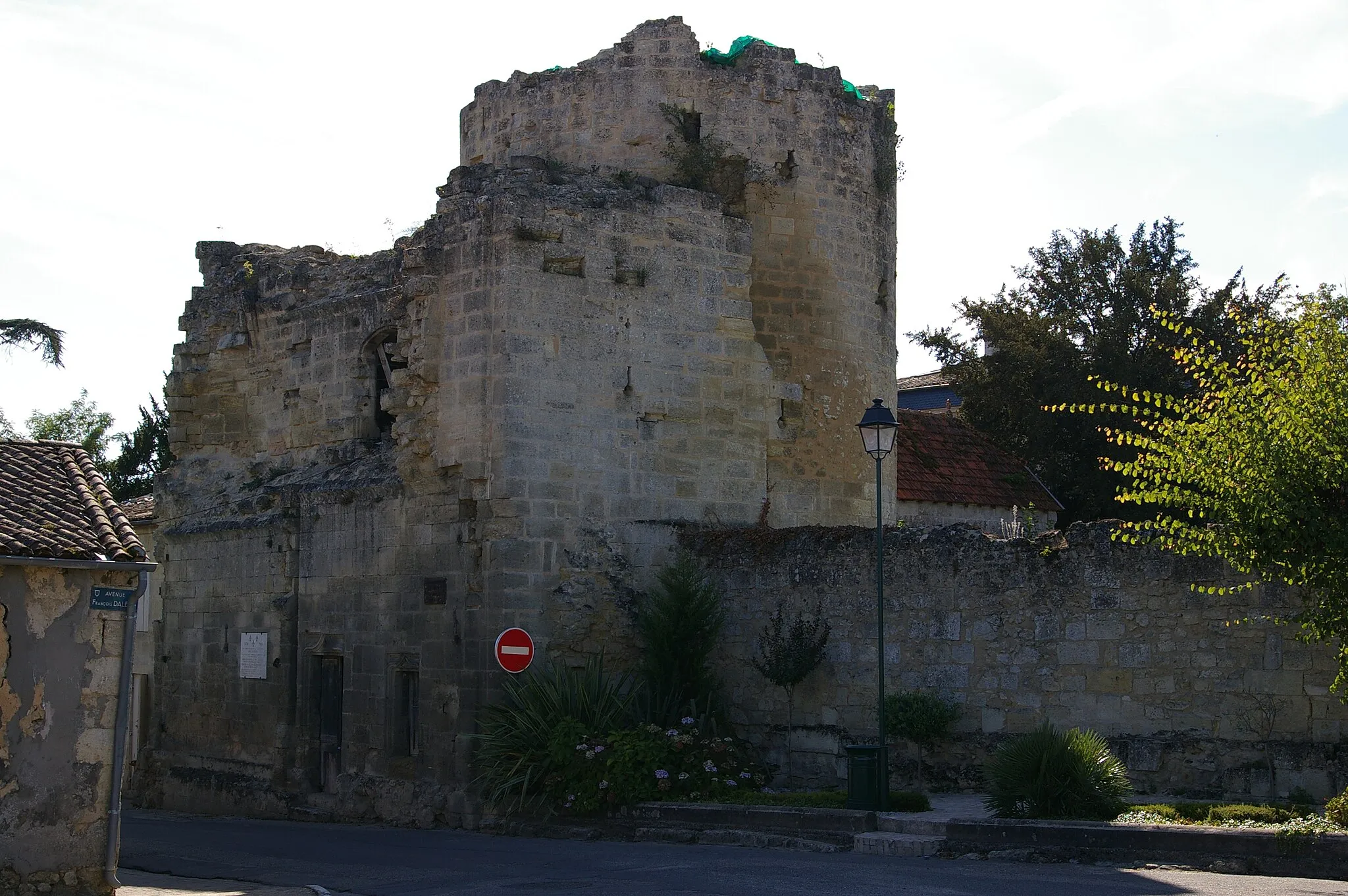 Photo showing: This building is inscrit au titre des monuments historiques de la France. It is indexed in the base Mérimée, a database of architectural heritage maintained by the French Ministry of Culture, under the reference PA00083485 .