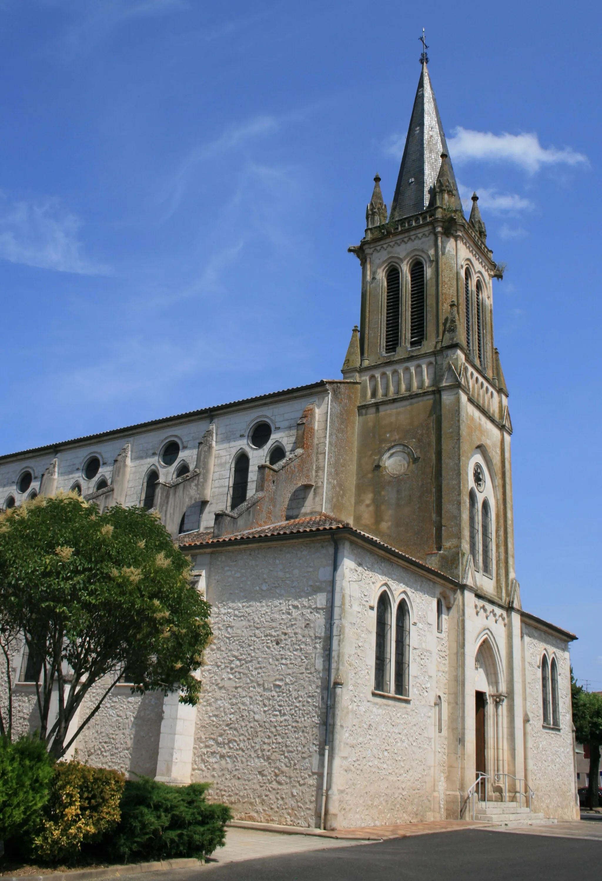 Photo showing: Église catholique Saint-Caprais des Moulins du Lot située dans la commune de Castelmoron-sur-Lot