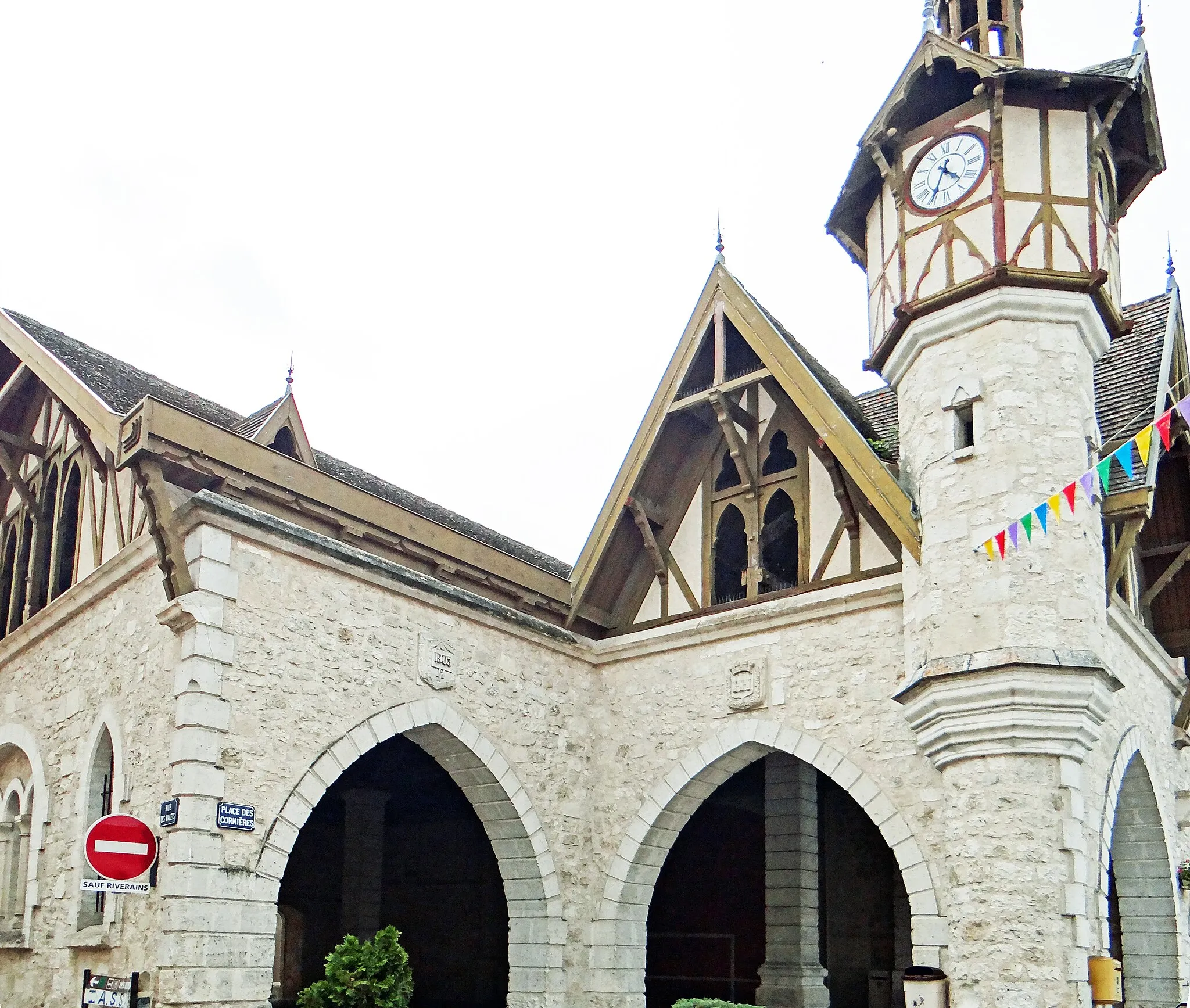 Photo showing: Castillonnès - Halles