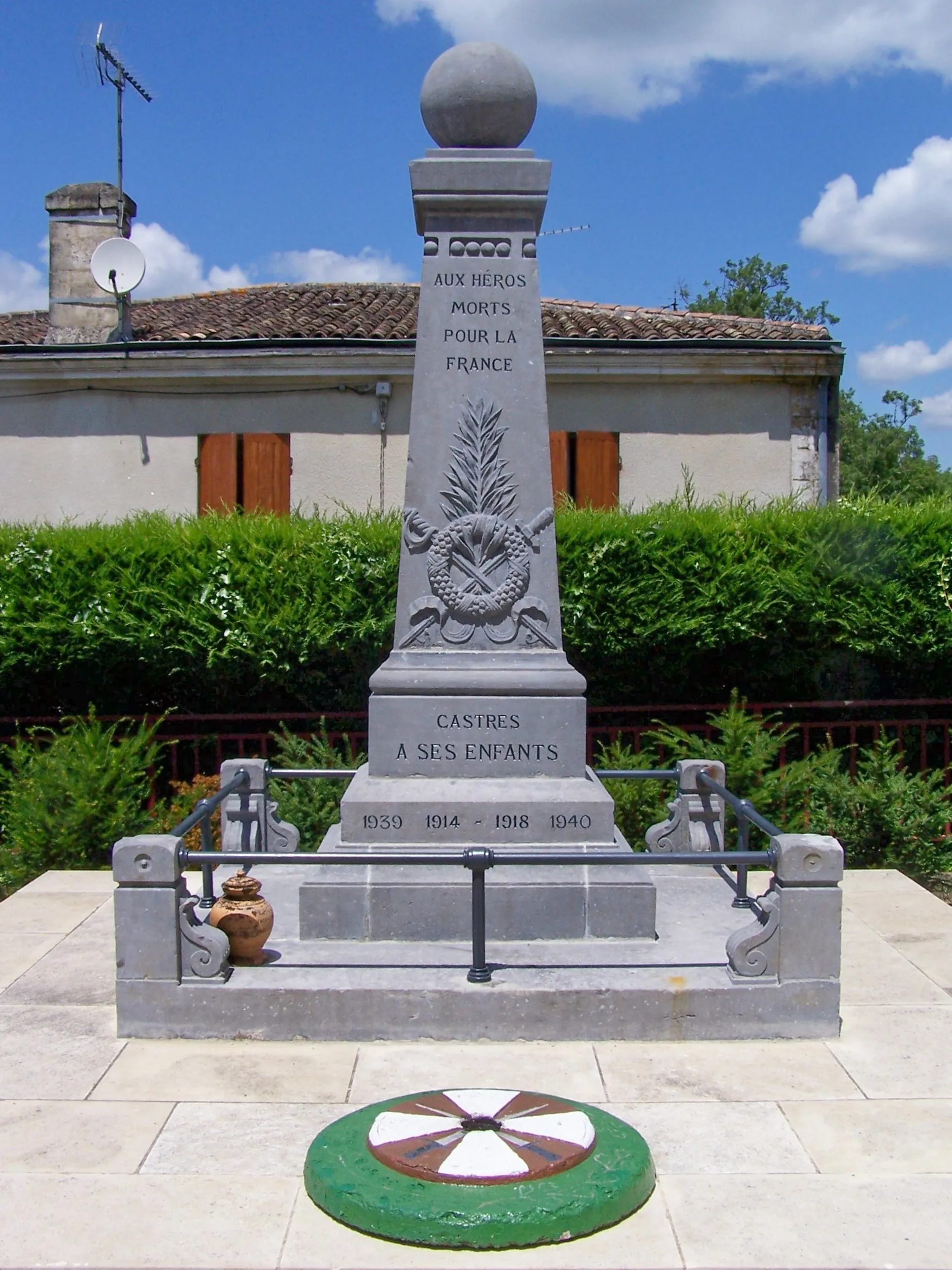 Photo showing: Monument aux morts de Castres-Gironde, Gironde, France