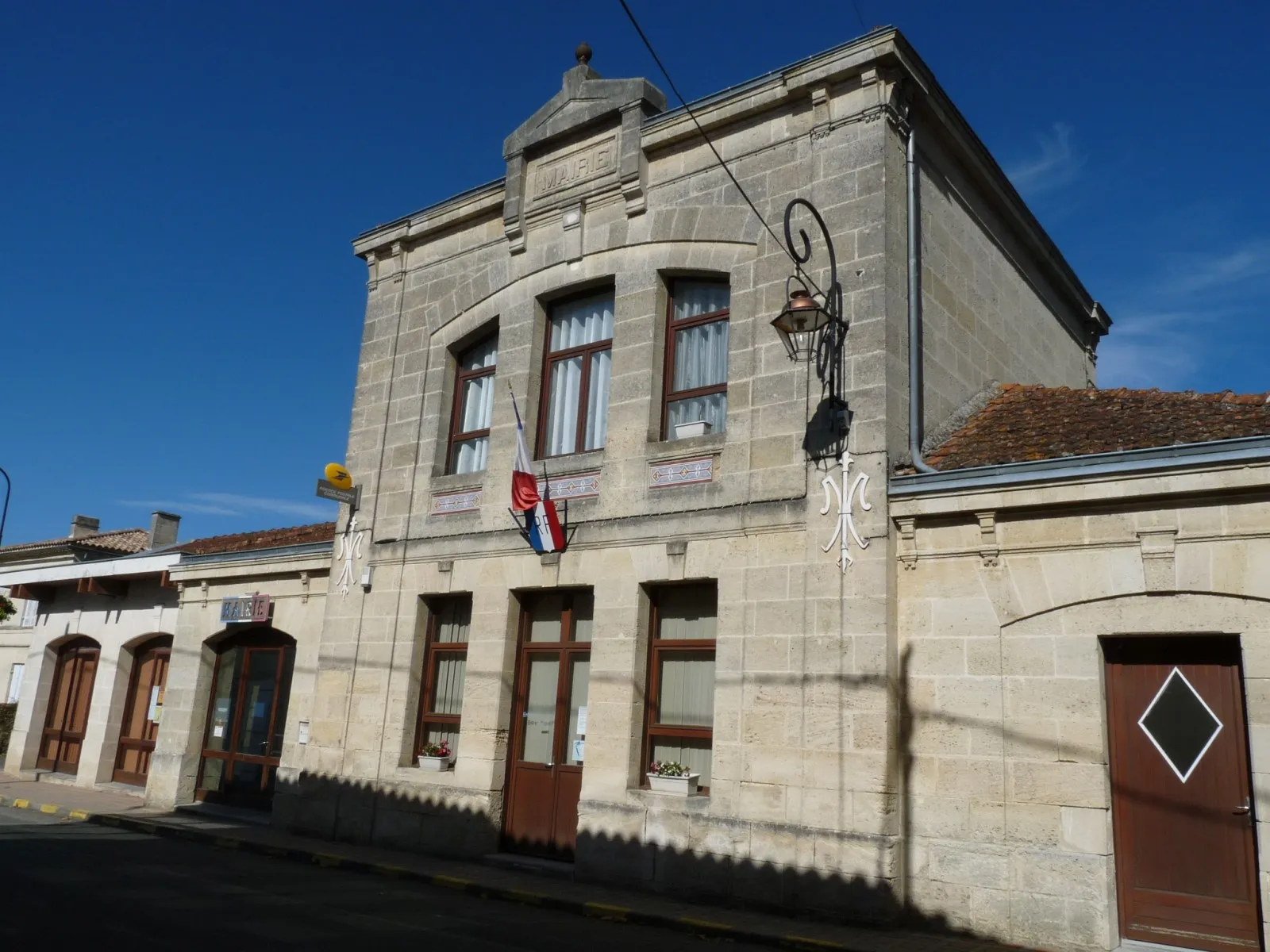Photo showing: Mairie de Cézac, Gironde, France