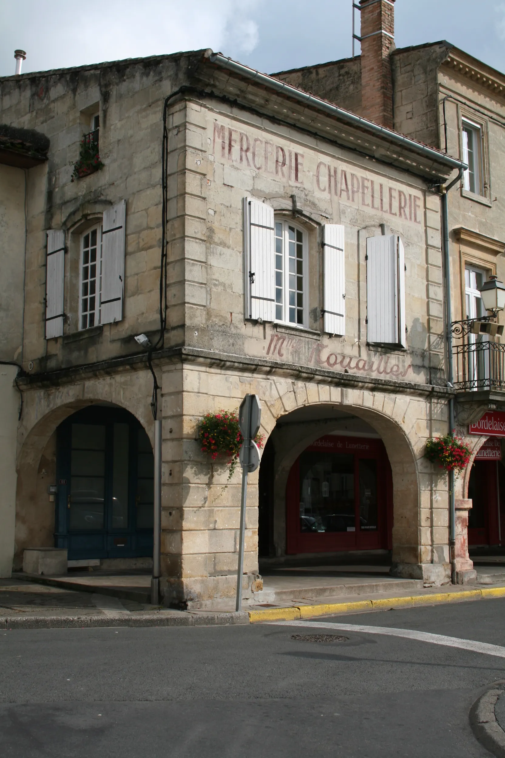 Photo showing: Créon (33) Place de la Prévôté