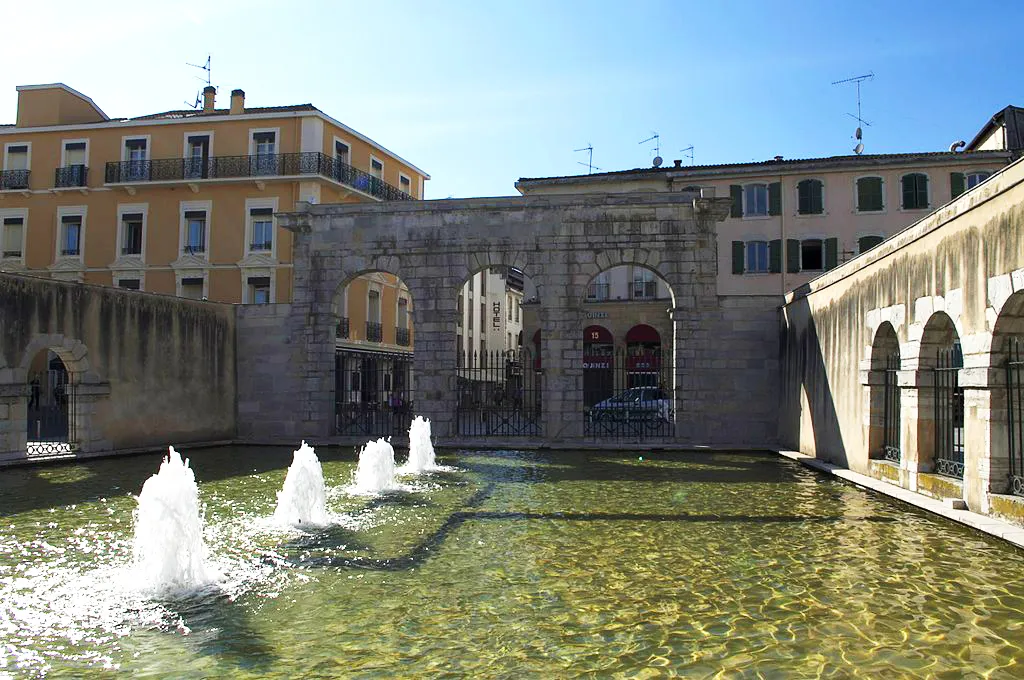 Photo showing: This building is en partie classé, en partie inscrit au titre des monuments historiques de la France. It is indexed in the base Mérimée, a database of architectural heritage maintained by the French Ministry of Culture, under the reference PA00083940 .