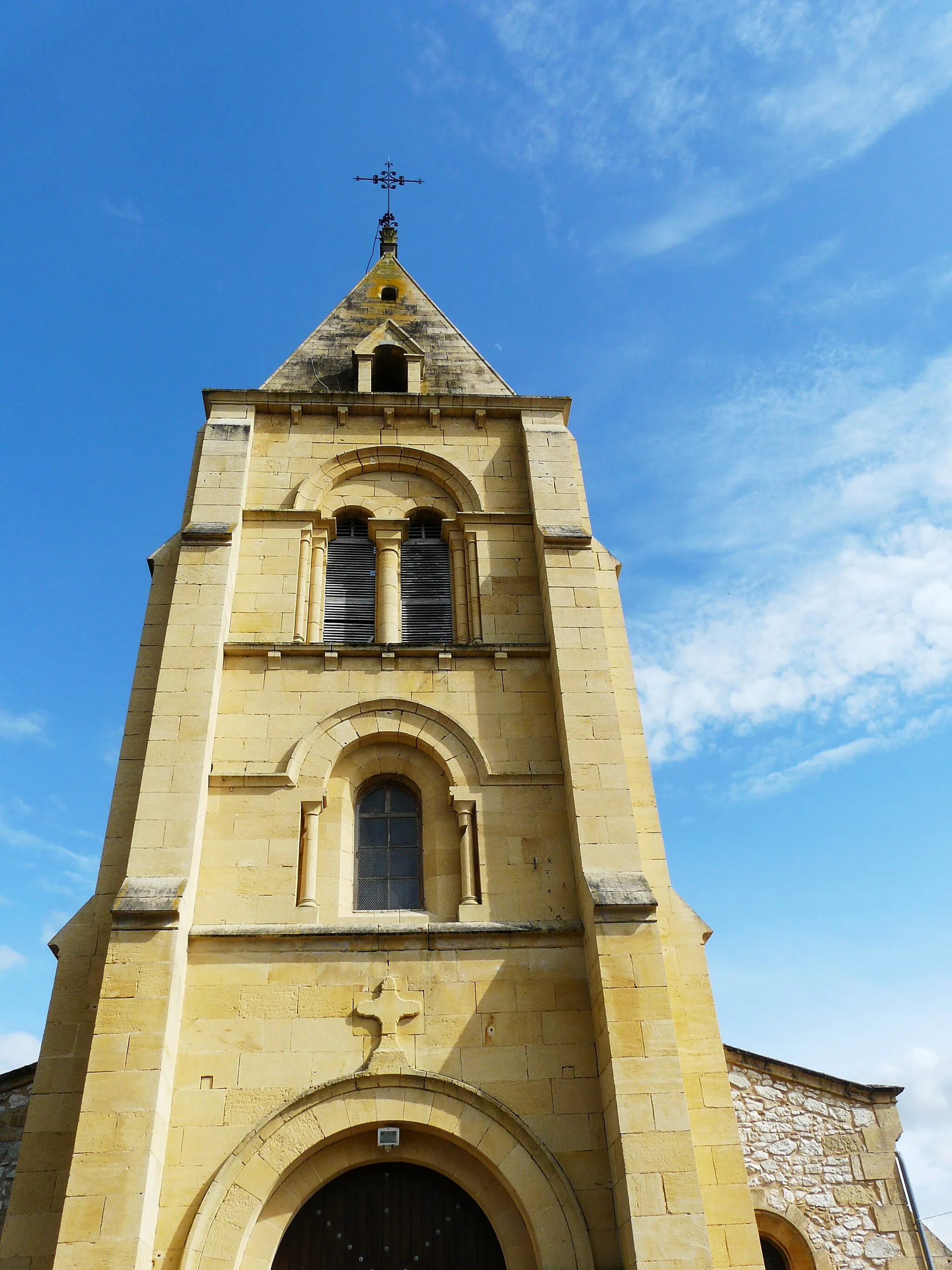 Photo showing: La façade ouest du clocher, église Saint-Jean-Baptiste, Gardonne, Dordogne, France.
