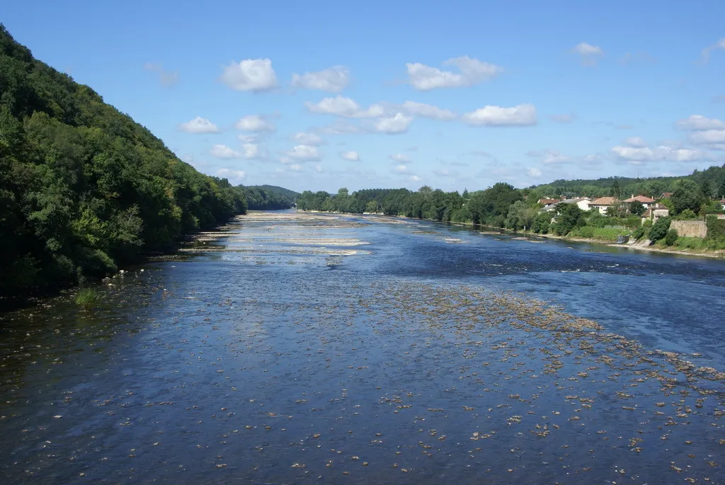Photo showing: Dordogne - at Lalinde, downstream