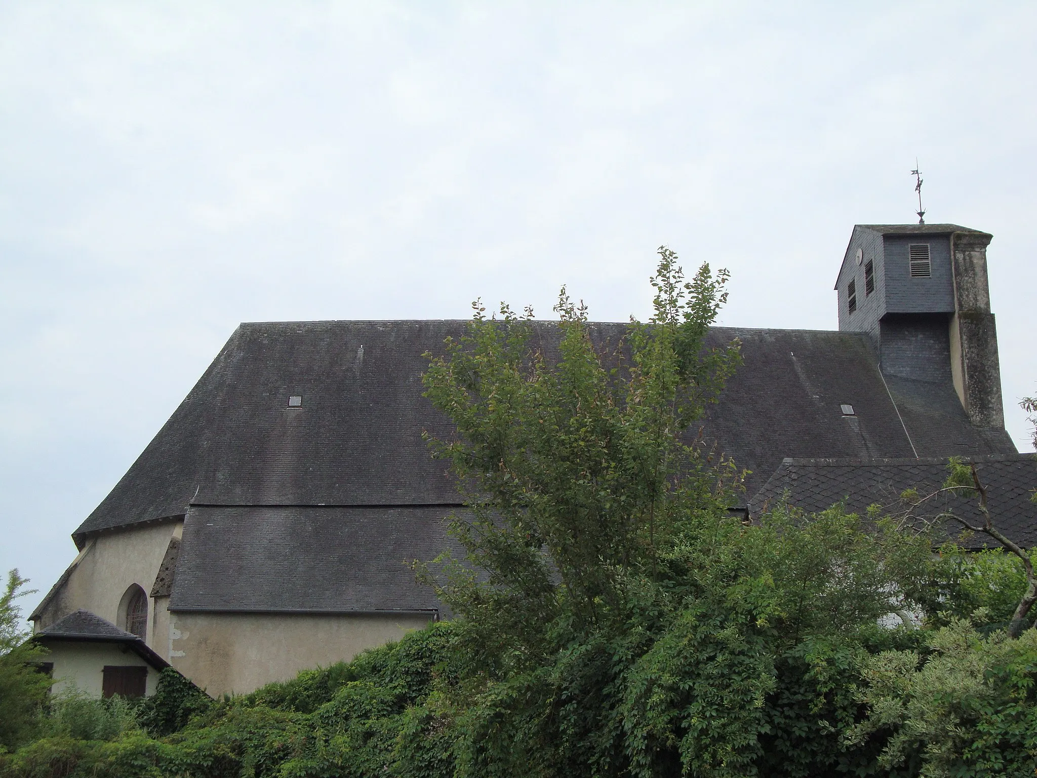 Photo showing: Lasseube (Pyr-Atyl) church, side view