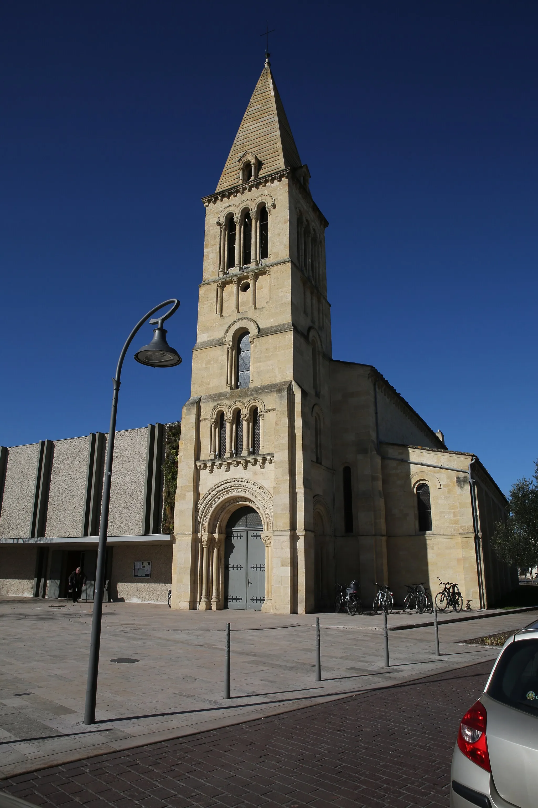 Photo showing: Église Sainte-Clothilde
