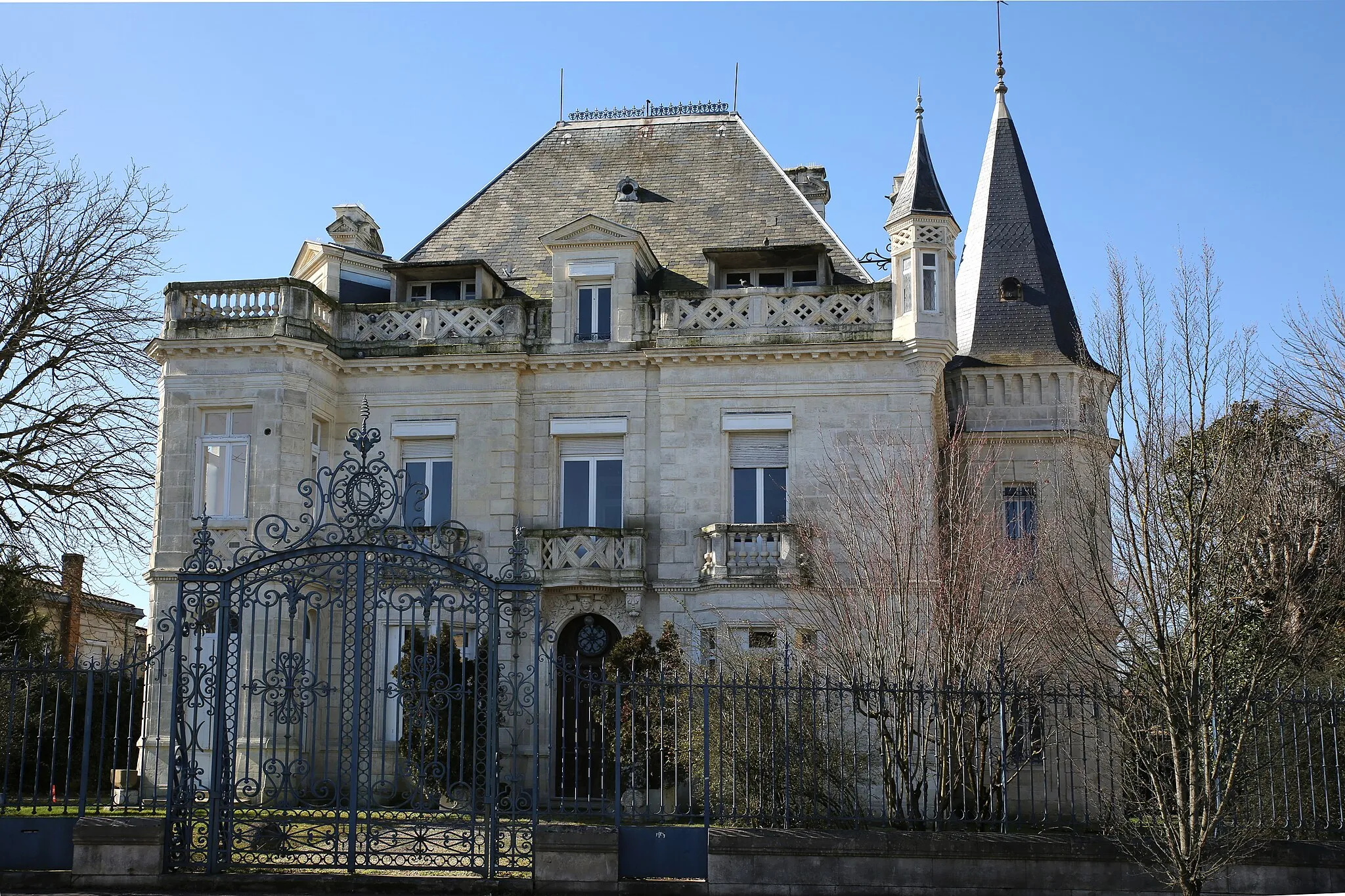 Photo showing: Château. Ancienne propriété construite pour Léon Segol, propriétaire des grands chais du Médoc au Bouscat.