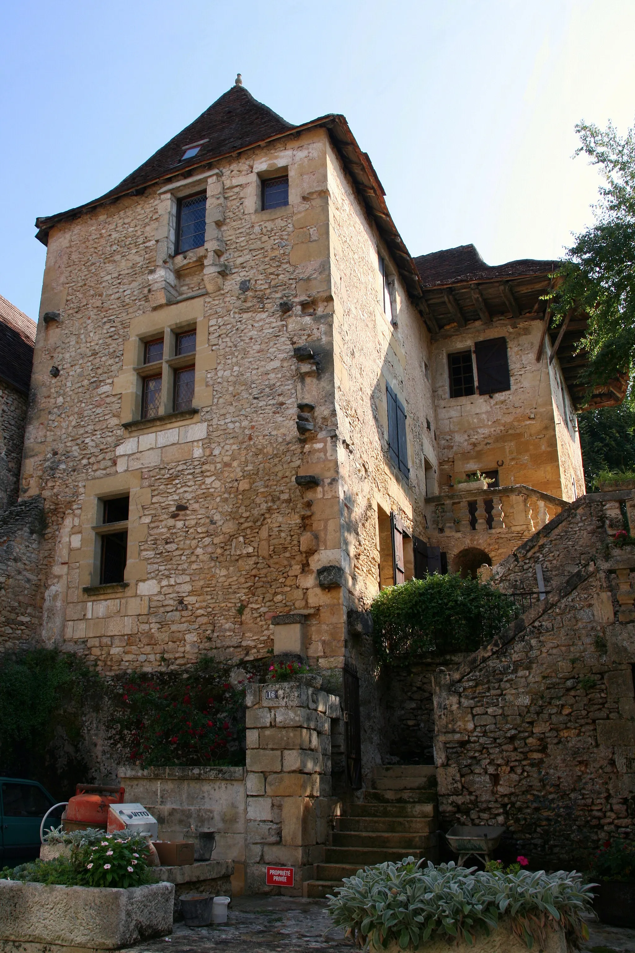 Photo showing: House in the Grand'rue ("great street") of Le Bugue, Dordogne, Aquitaine, France.