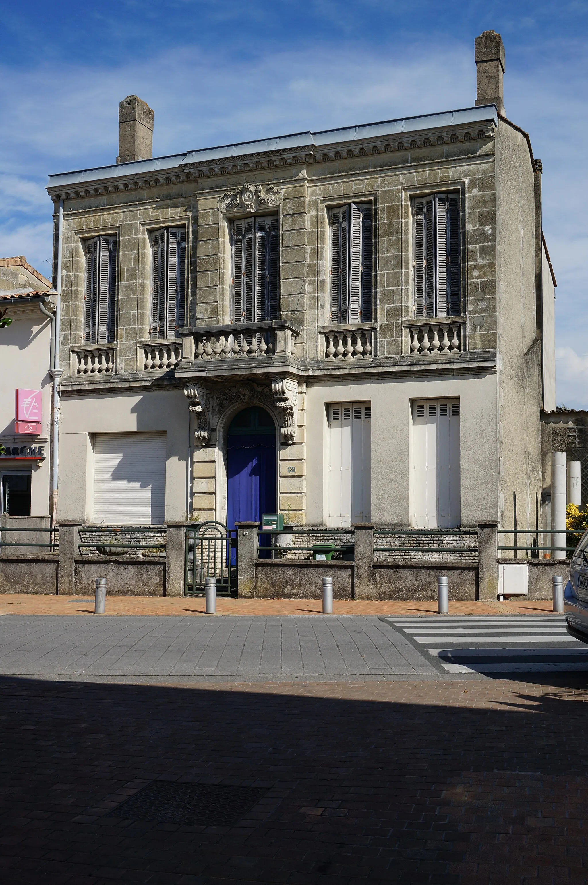 Photo showing: Bâtisse du vieux bourg du Haillan, en Gironde. Circa XVIIIème siècle.