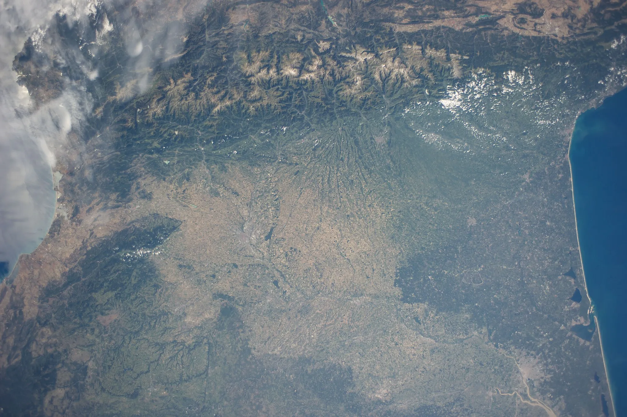 Photo showing: View of Earth taken during ISS Expedition 40.