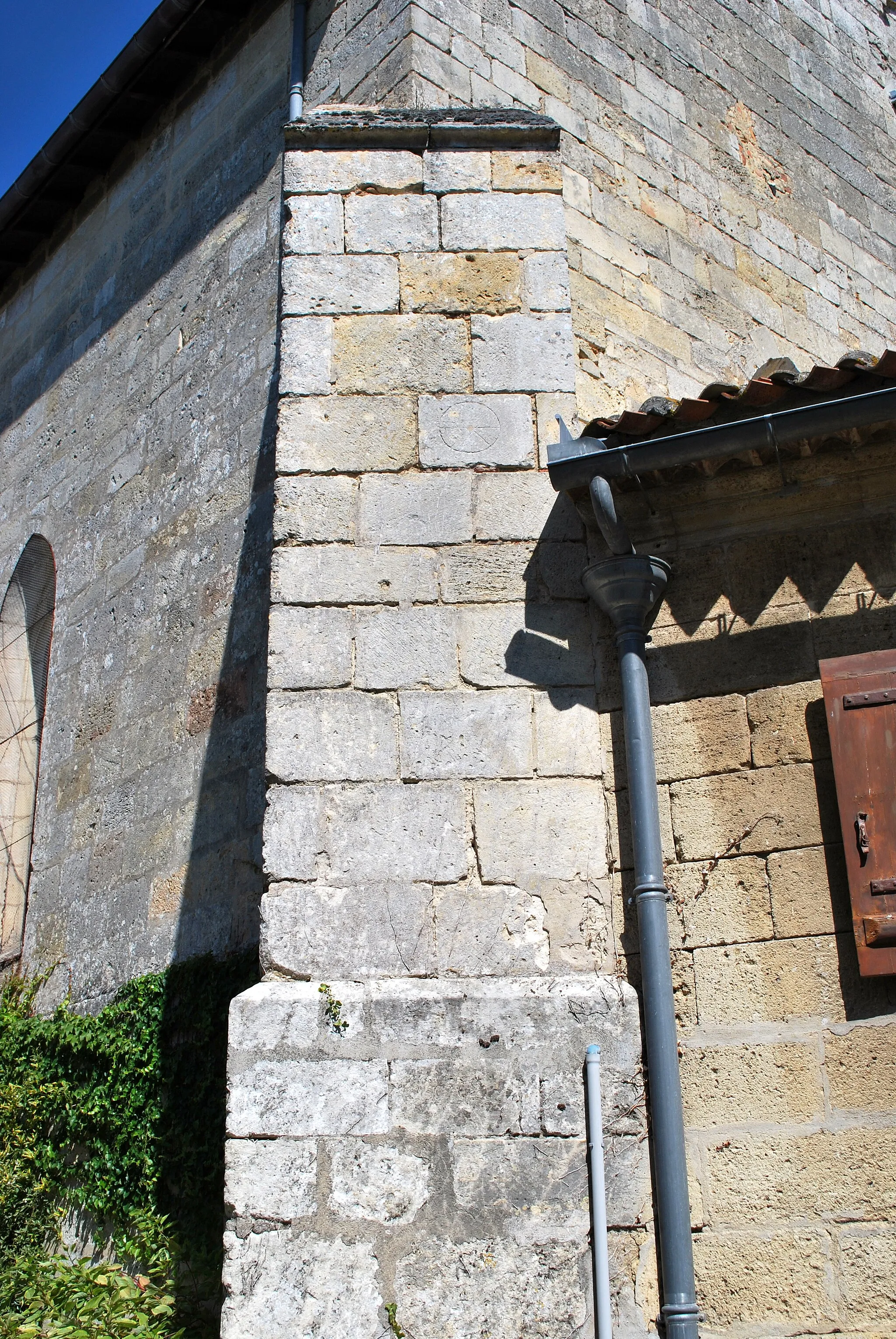 Photo showing: Lussac église St Pierre Cadran canonial