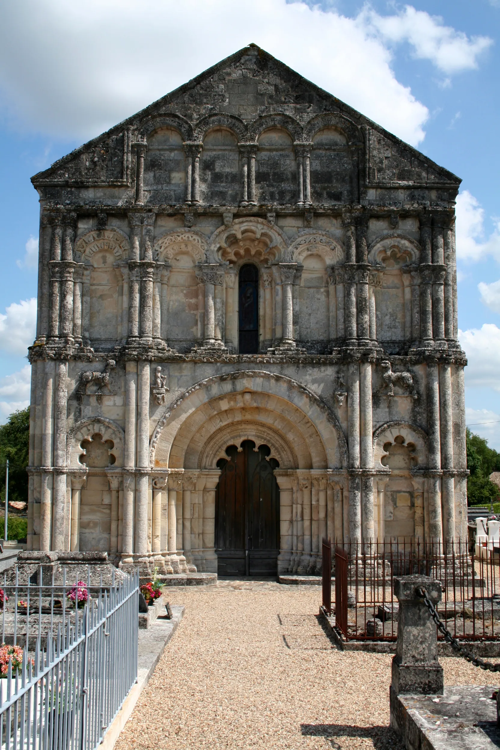 Photo showing: Eglise Saint-Pierre de Petit-Palais-et-Cornemps (33)
13th century date QS:P,+1250-00-00T00:00:00Z/7, 18th century date QS:P,+1750-00-00T00:00:00Z/7, 19th century date QS:P,+1850-00-00T00:00:00Z/7