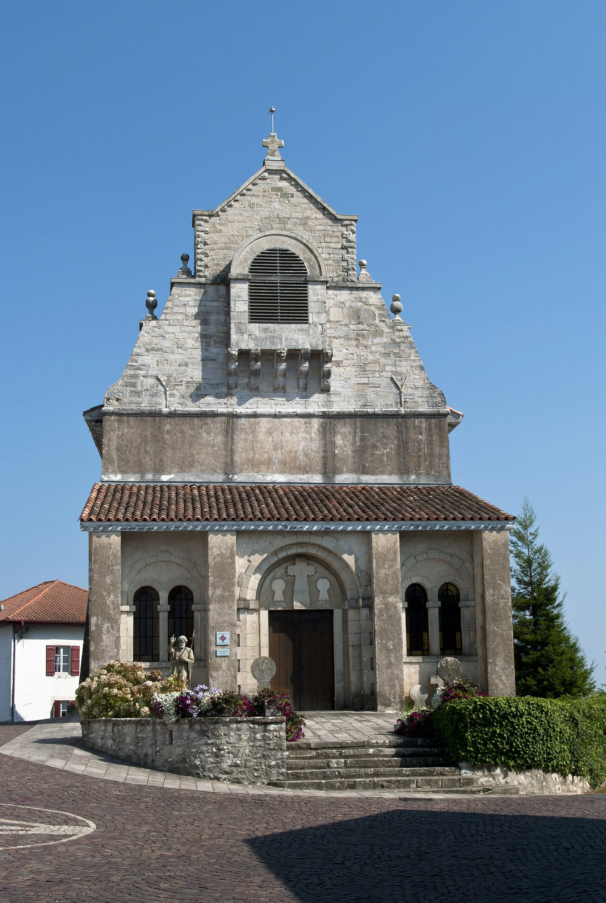 Photo showing: This building is indexed in the base Mérimée, a database of architectural heritage maintained by the French Ministry of Culture, under the reference PA00084458 .