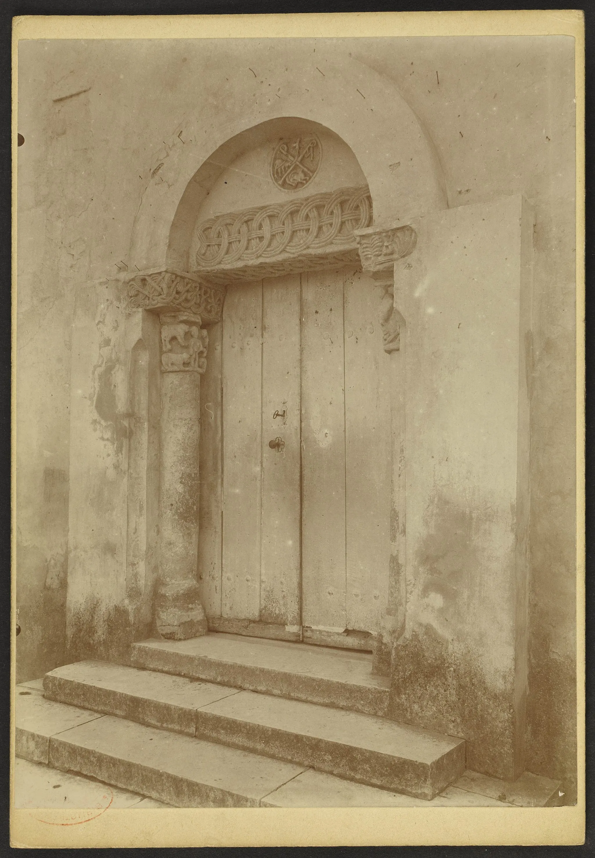 Photo showing: Église Saint-Pierre d'Oeyreluy; Porte occidentale