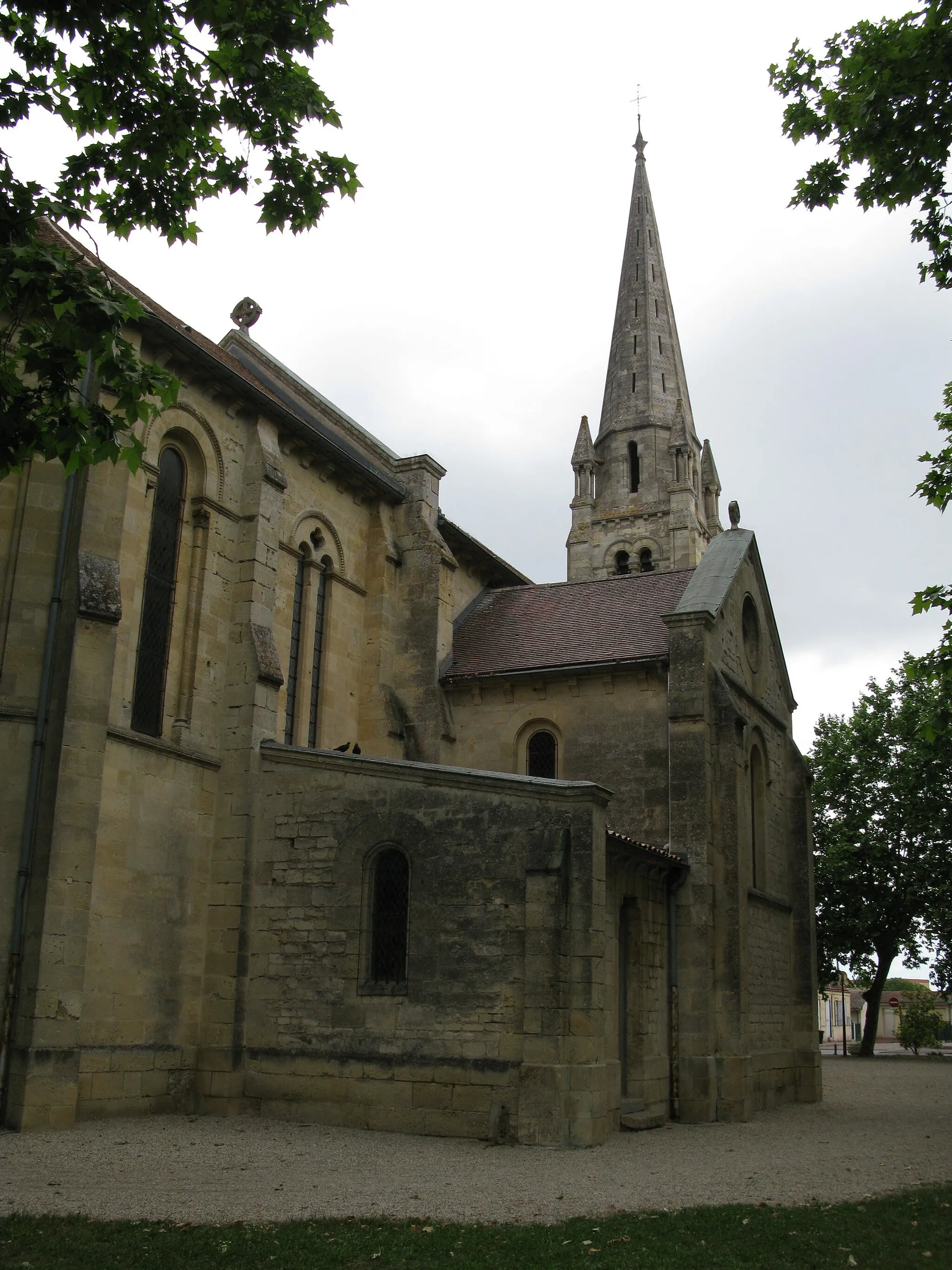 Photo showing: Parempuyre - l'église, vue arrière