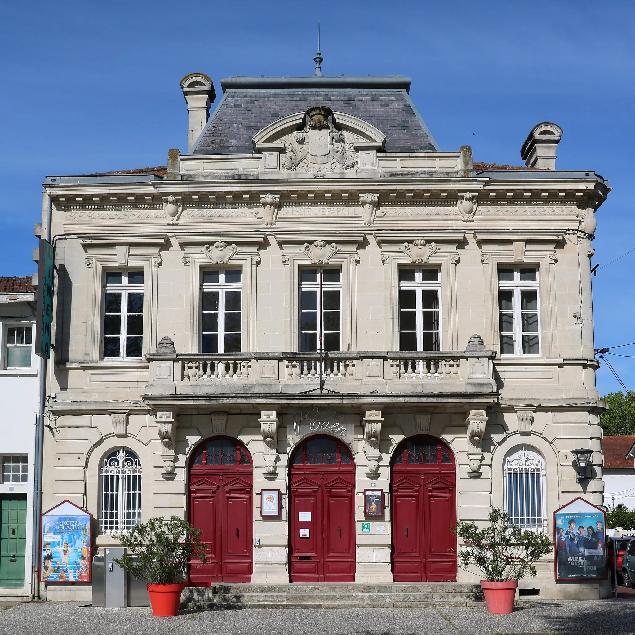 Photo showing: Cinéma l'Éden de Pauillac, construit à l'origine pour abriter par la Caisse d'Épargne