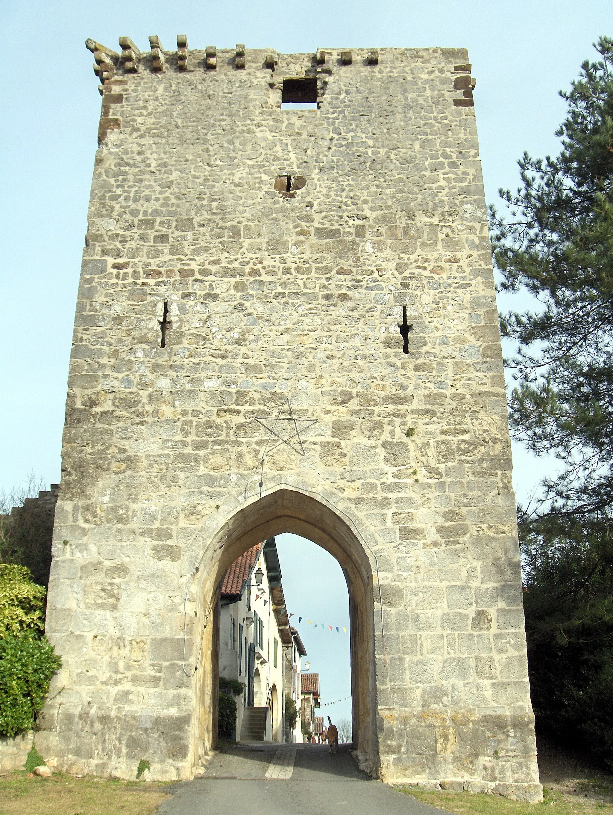 Photo showing: Tour d'Hastingues, bastide des Landes, France.