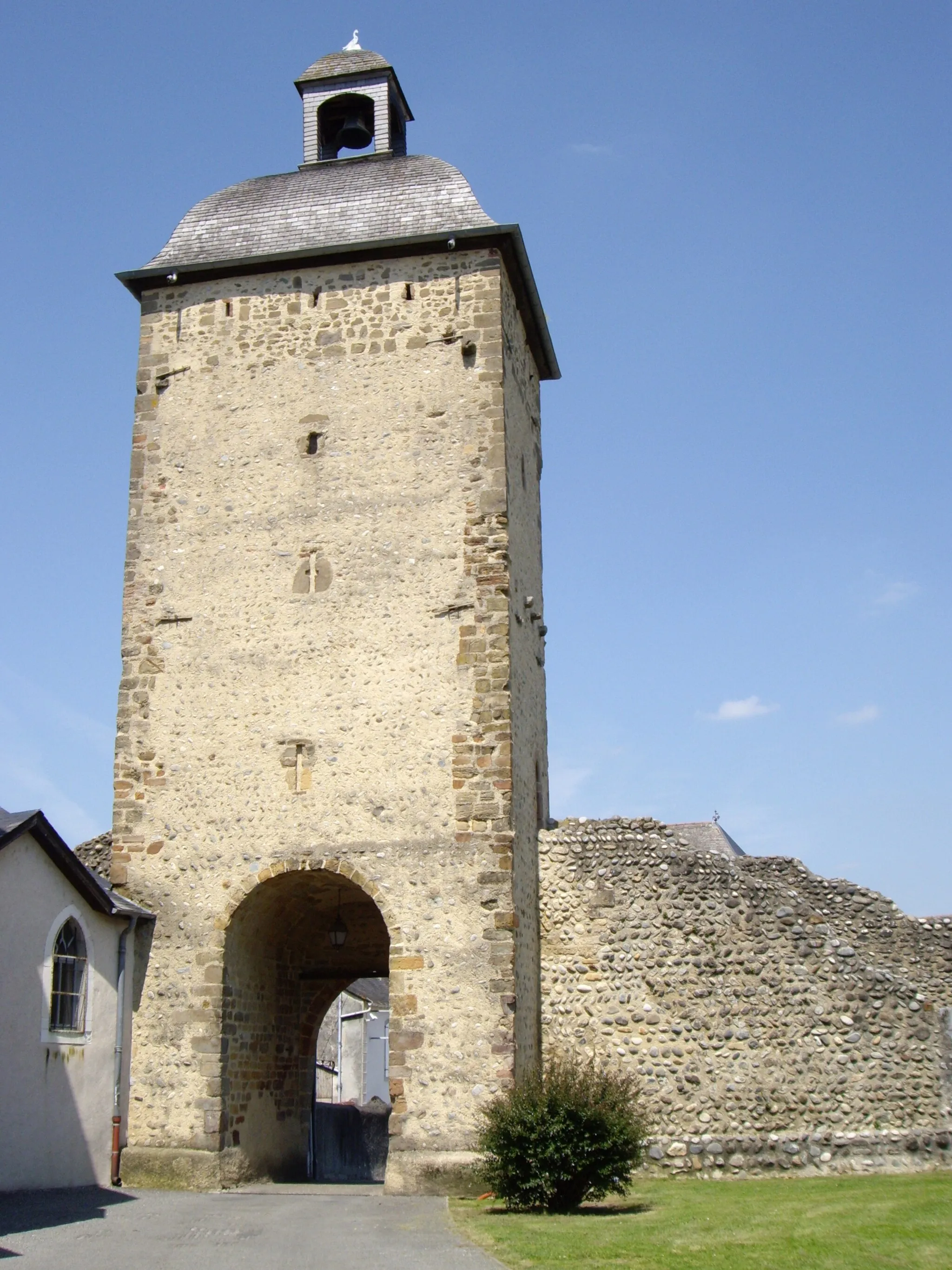 Photo showing: Pontacq tower, Pyrénées-Atlantiques, France