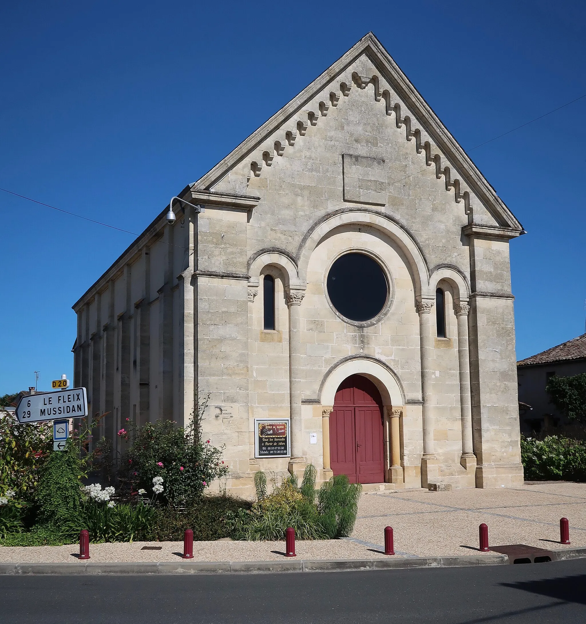 Photo showing: Ancien temple protestant de Port-Sainte-Foy-et-Ponchapt (Dordogne), au croisement de l'avenue d'Angoulême et de l'avenue du Périgord.