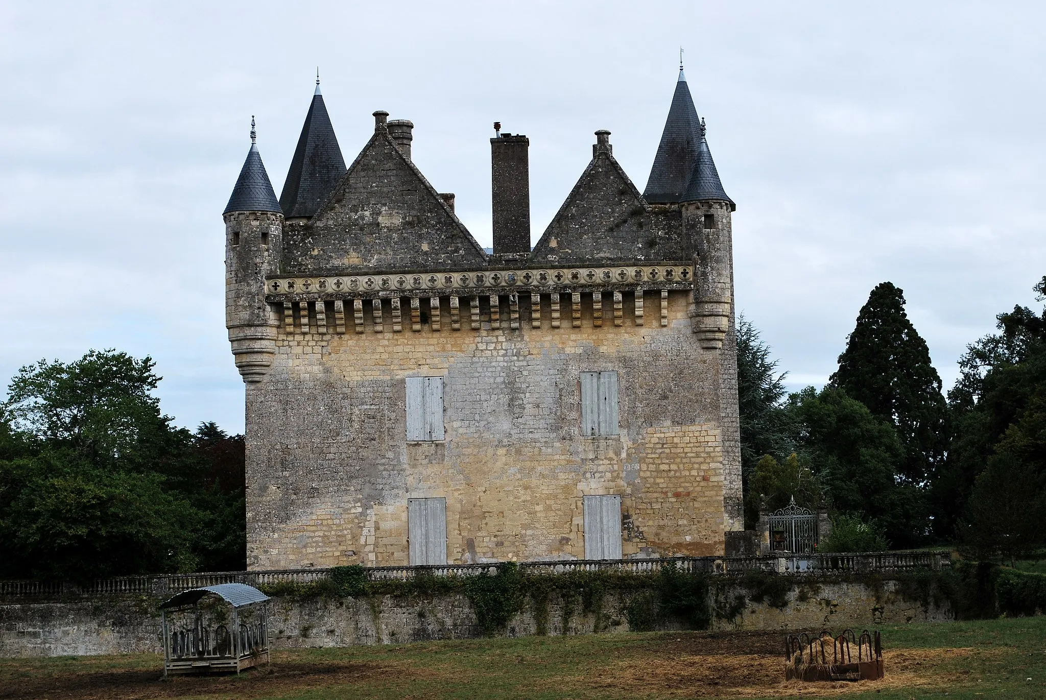 Photo showing: Saint-Germain-du-Puch Château