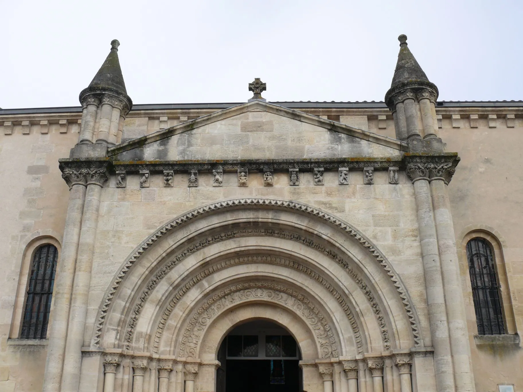 Photo showing: This building is inscrit au titre des monuments historiques de la France. It is indexed in the base Mérimée, a database of architectural heritage maintained by the French Ministry of Culture, under the reference PA00083787 .