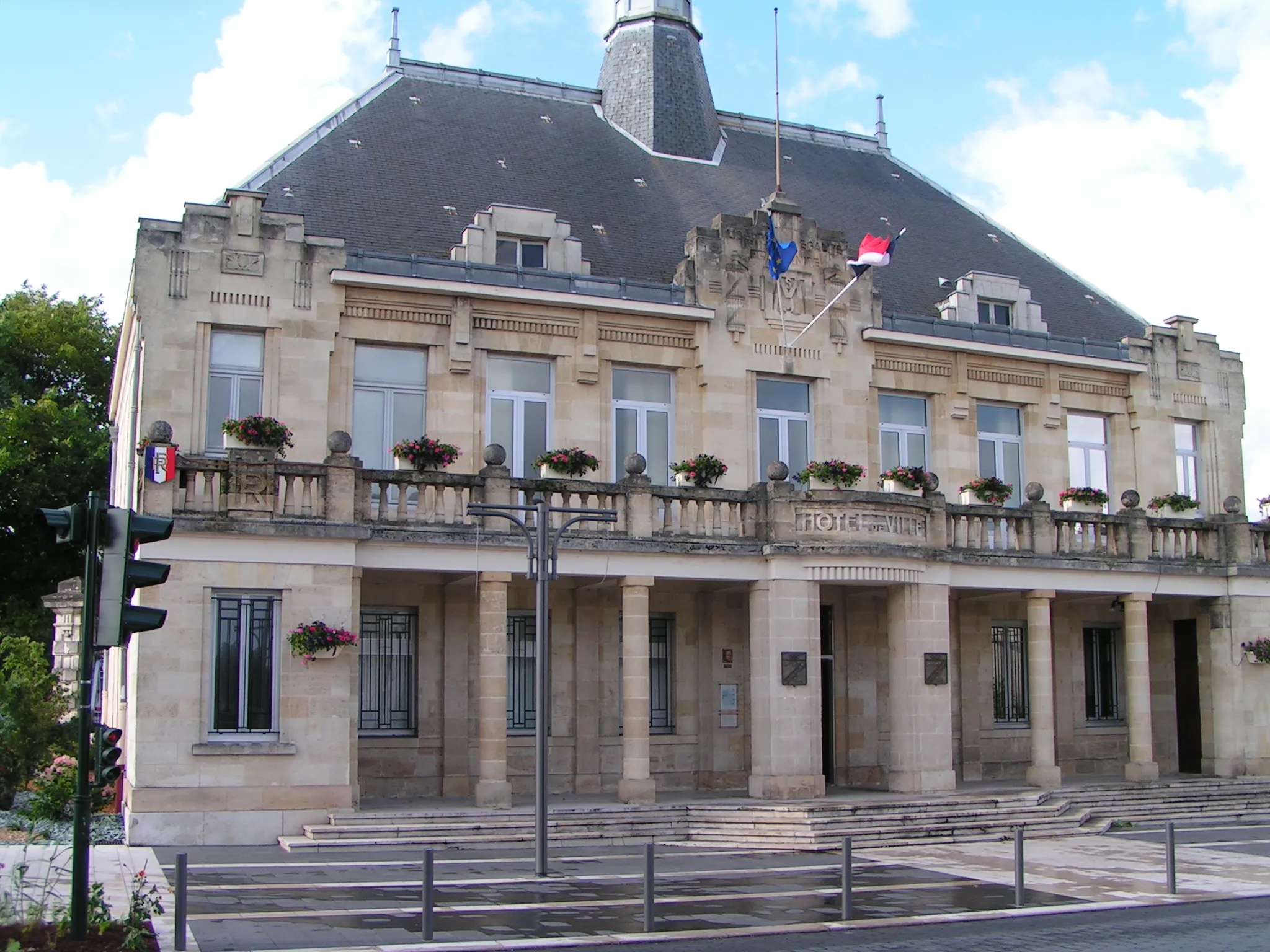 Photo showing: Mairie de Saint-Médard-en-Jalles