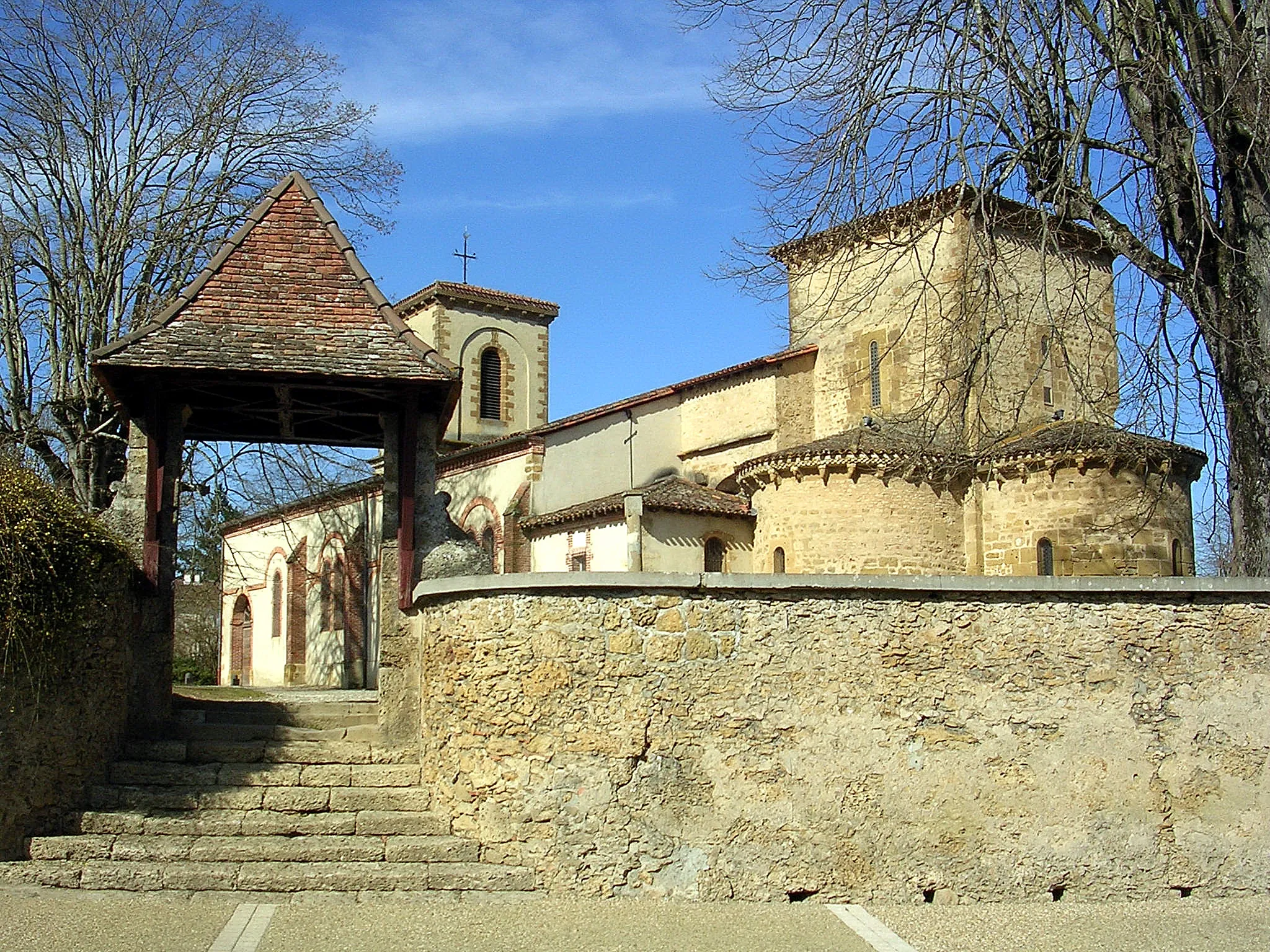 Photo showing: Vue extérieure de l'église de Saint-Pierre-du-Mont (Landes, France)