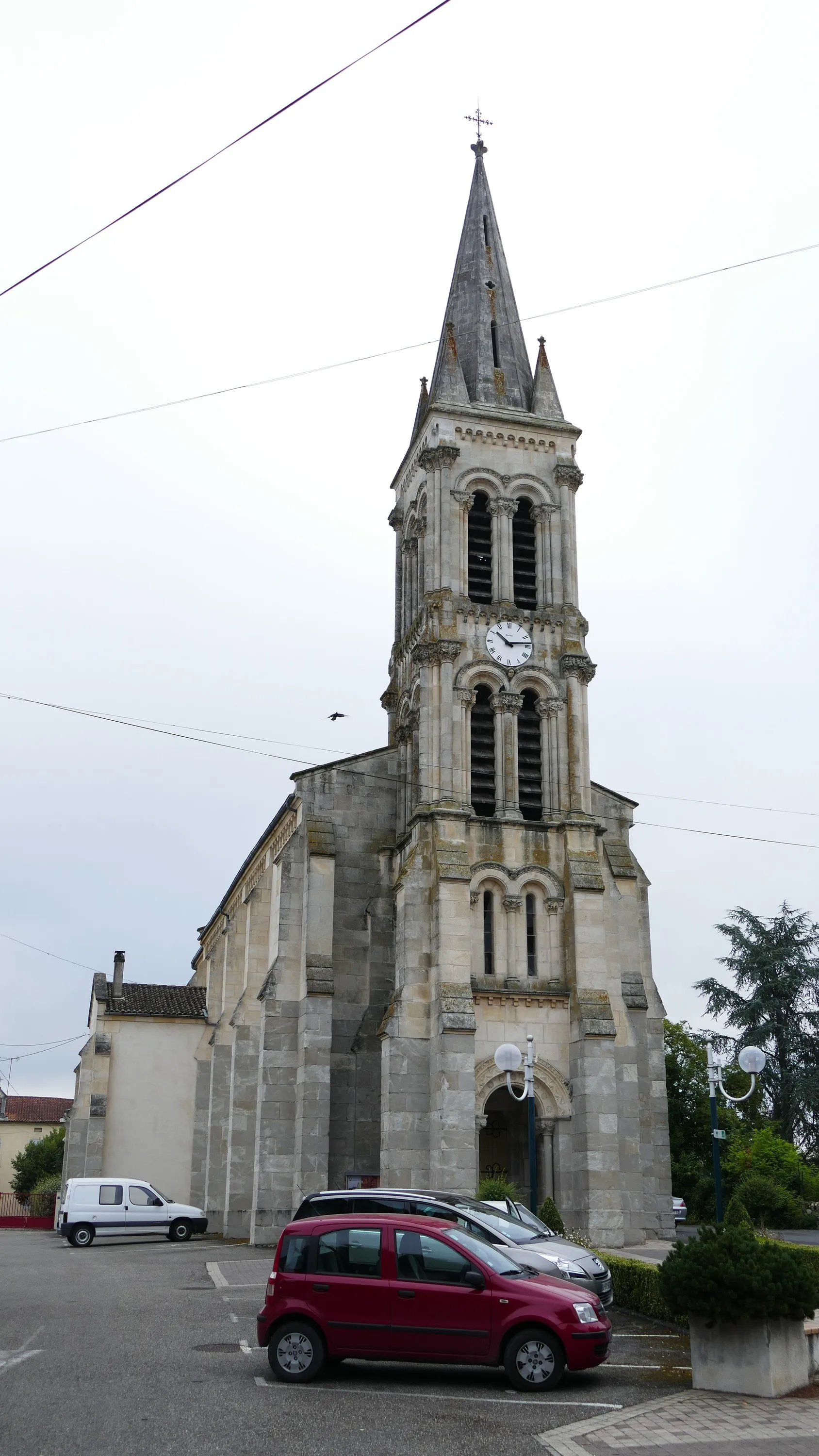 Photo showing: Saint-Sylvestre's church in Saint-Sylvestre-sur-Lot (Lot-et-Garonne, Aquitaine, France).