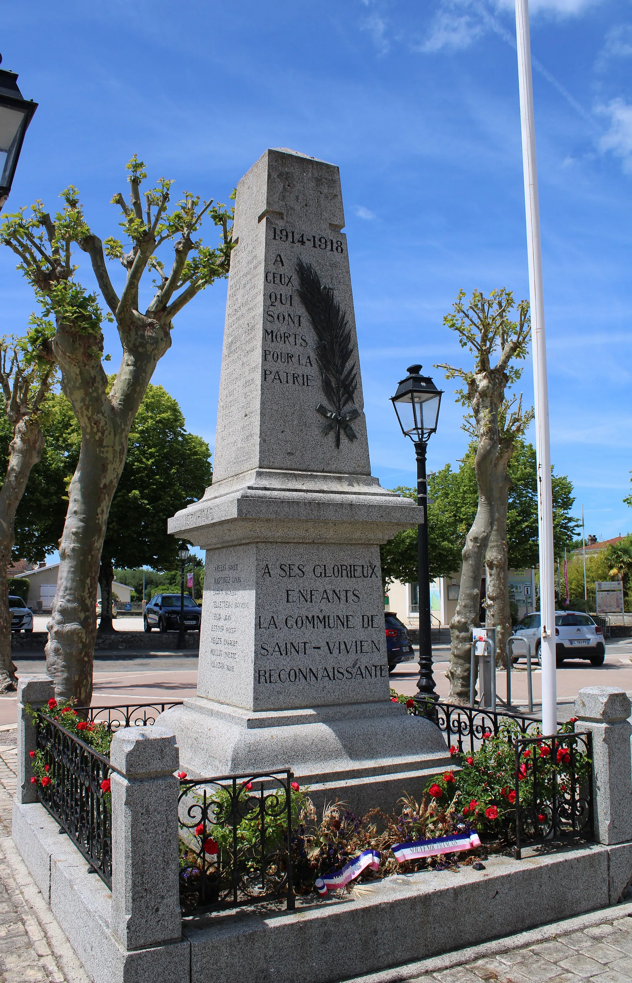 Photo showing: Le monument aux morts