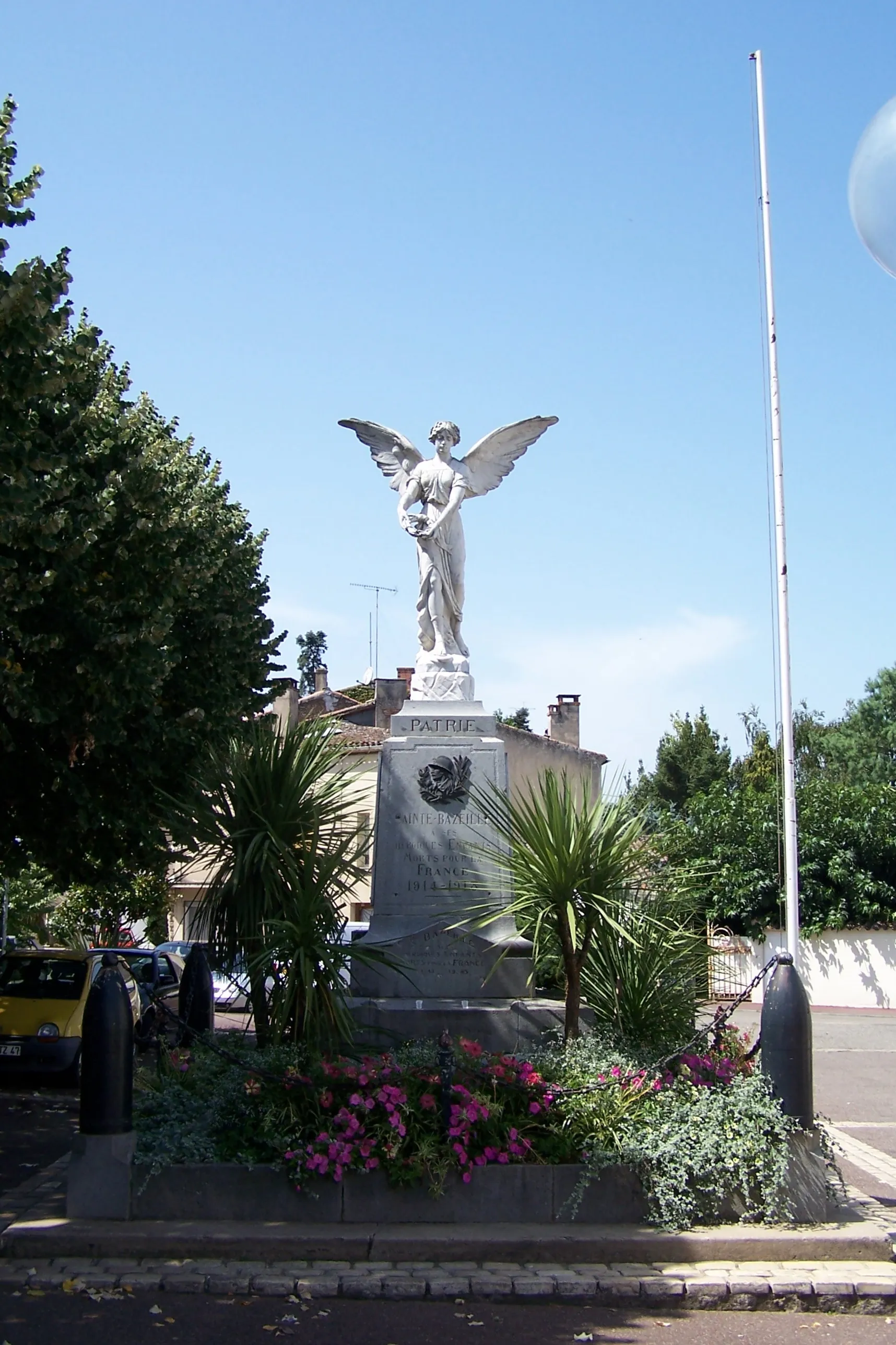 Photo showing: War memorial of Sainte-Bazeille (Lot-et-Garonne, France)