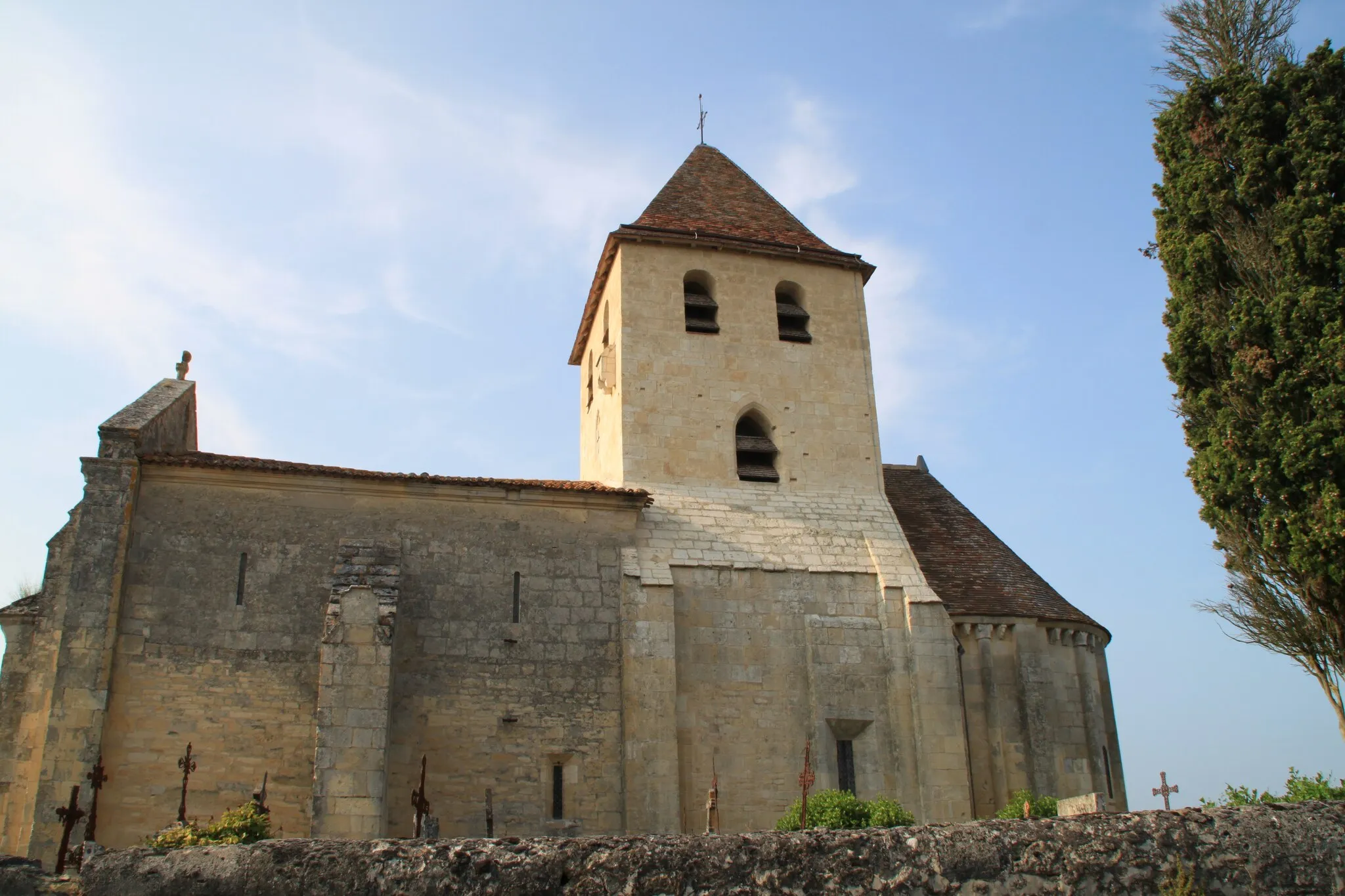 Photo showing: façade sud de l'église de Saint-Vincent-de-Pertignas. (Gironde)