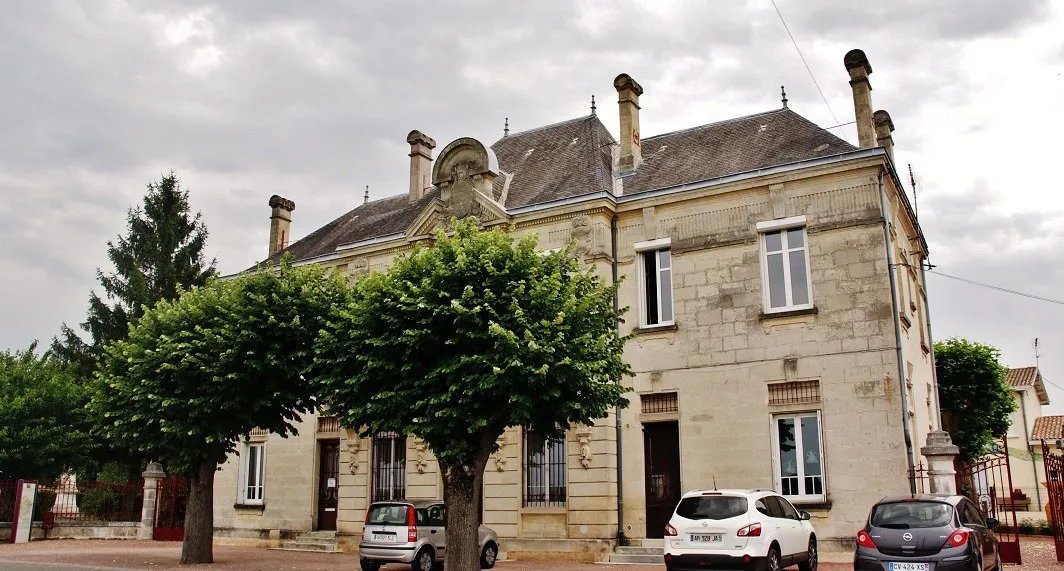 Photo showing: La Mairie