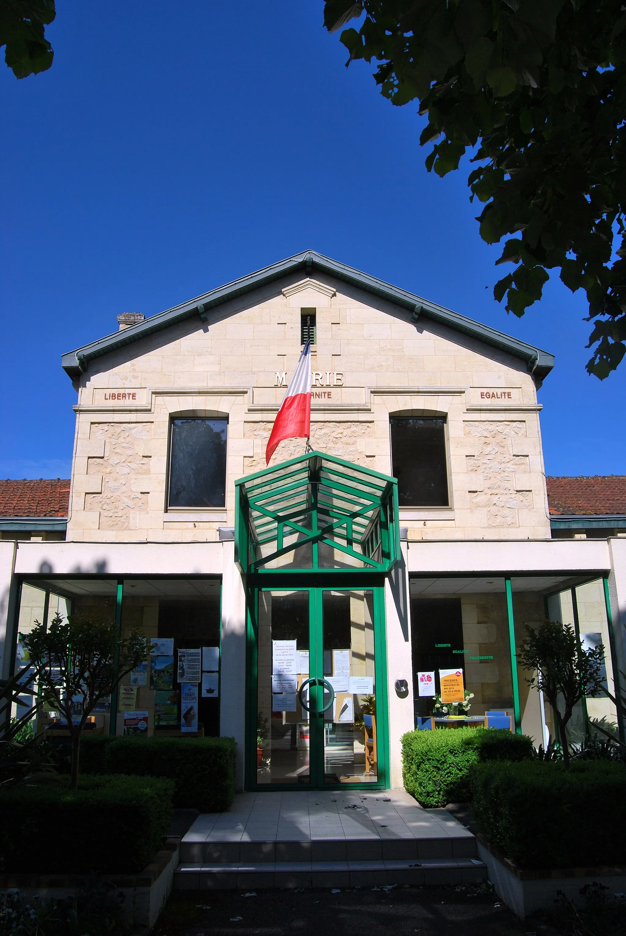 Photo showing: Salleboeuf Mairie