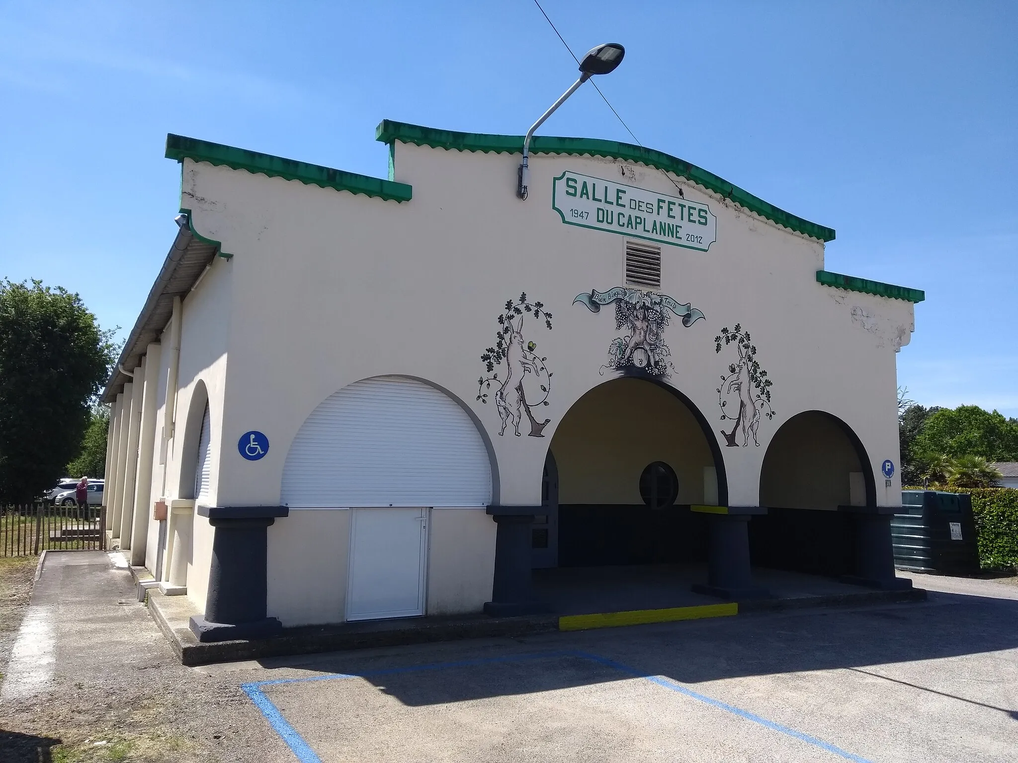 Photo showing: Community center in Caplanne hamlet, Salles, Gironde, France