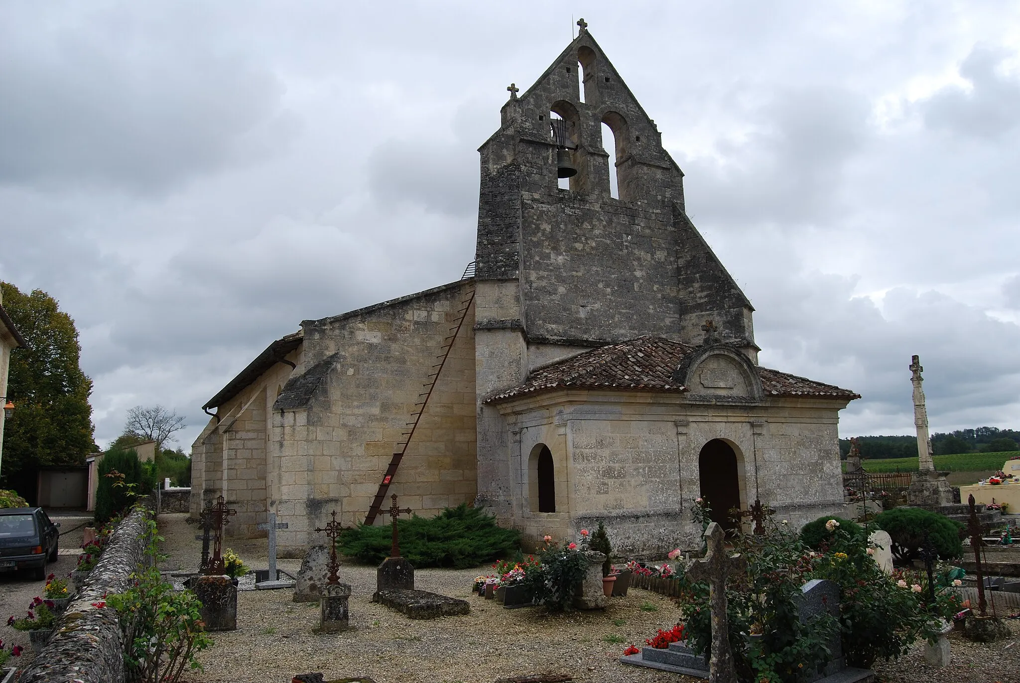 Photo showing: This building is indexed in the base Mérimée, a database of architectural heritage maintained by the French Ministry of Culture, under the reference PA33000037 .