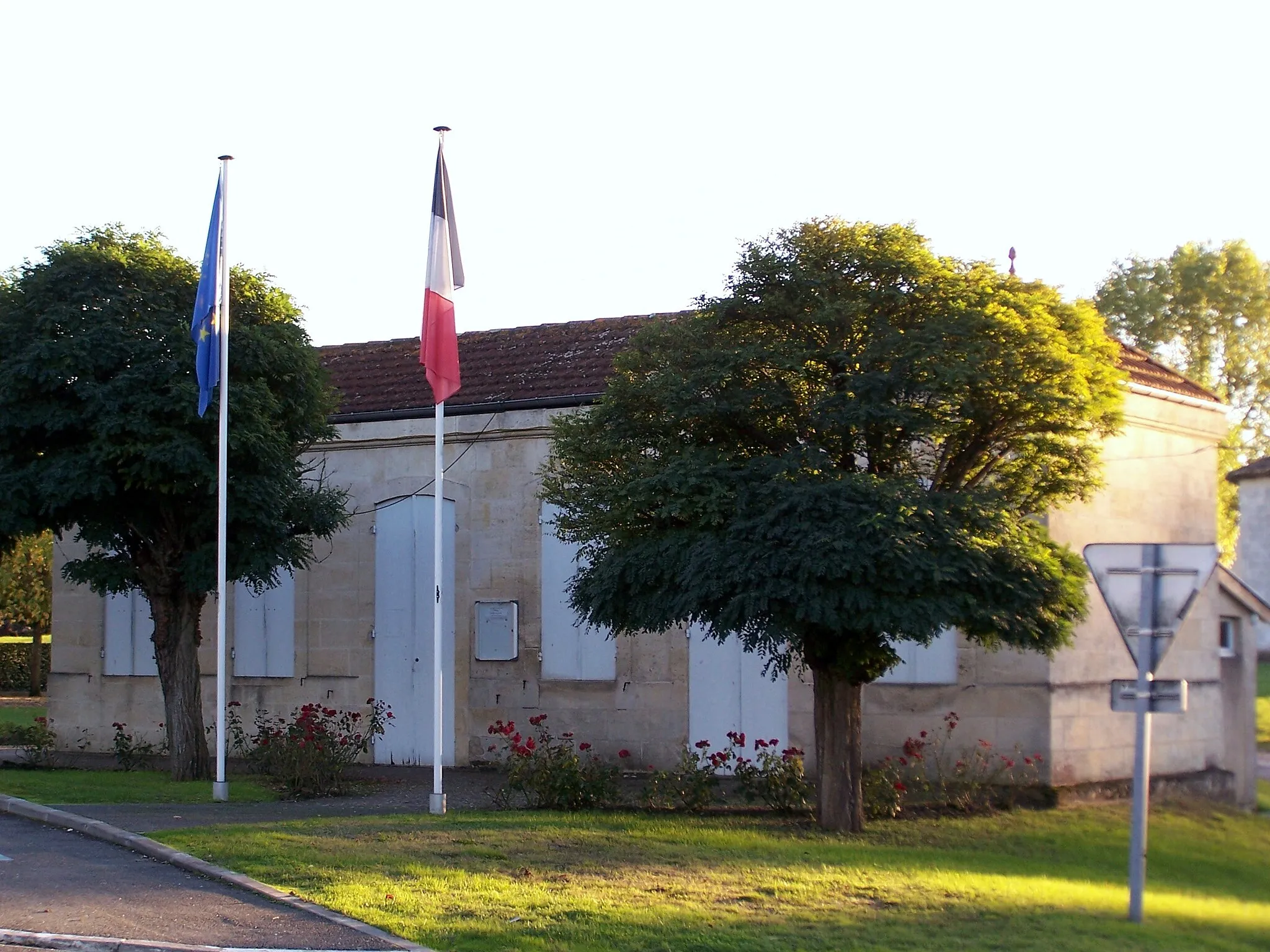 Photo showing: Town hall of Bellebat (Gironde, France)