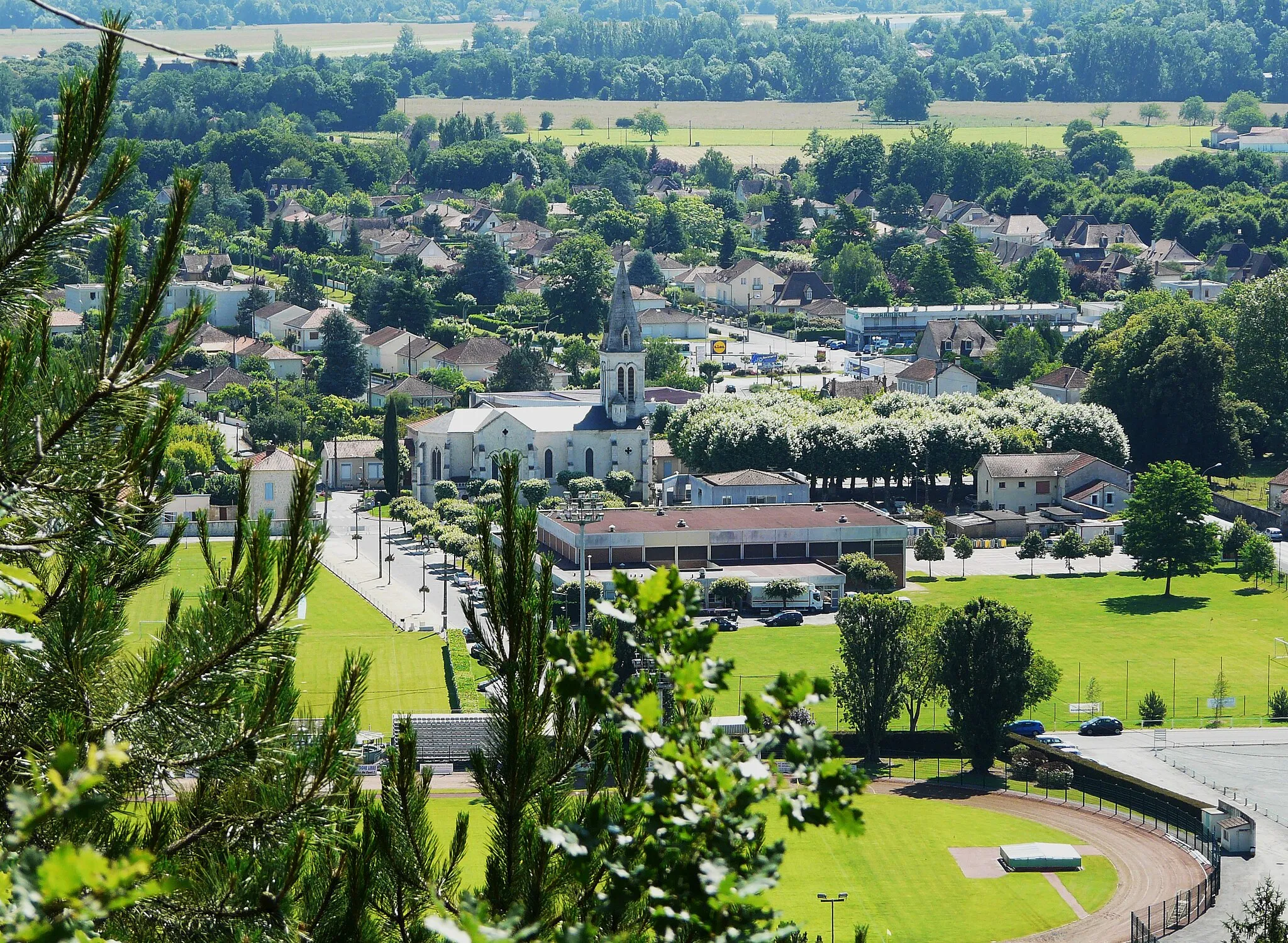 Photo showing: Vue générale du bourg de Trélissac
