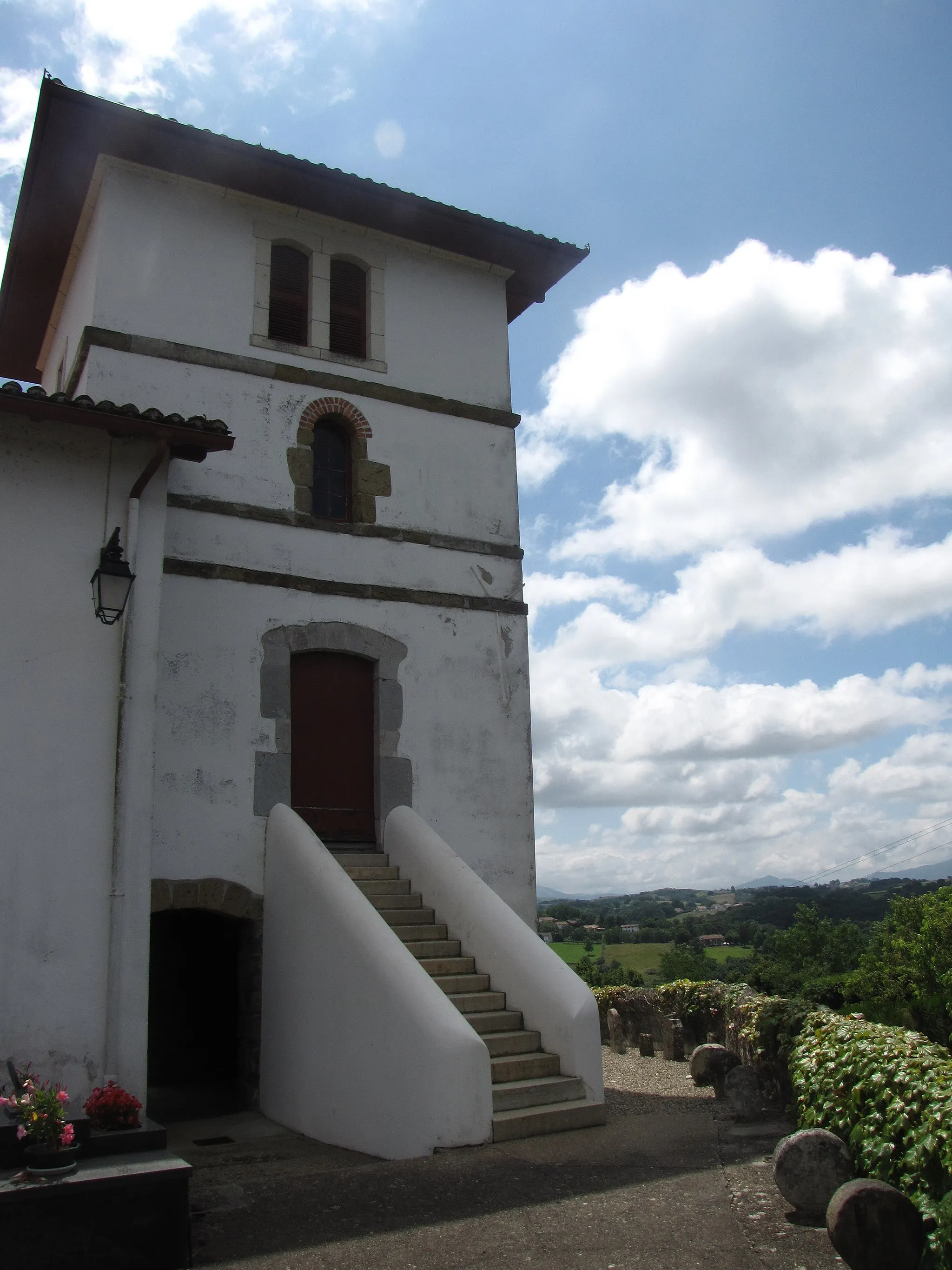 Photo showing: This building is inscrit au titre des monuments historiques de la France. It is indexed in the base Mérimée, a database of architectural heritage maintained by the French Ministry of Culture, under the reference PA64000067 .