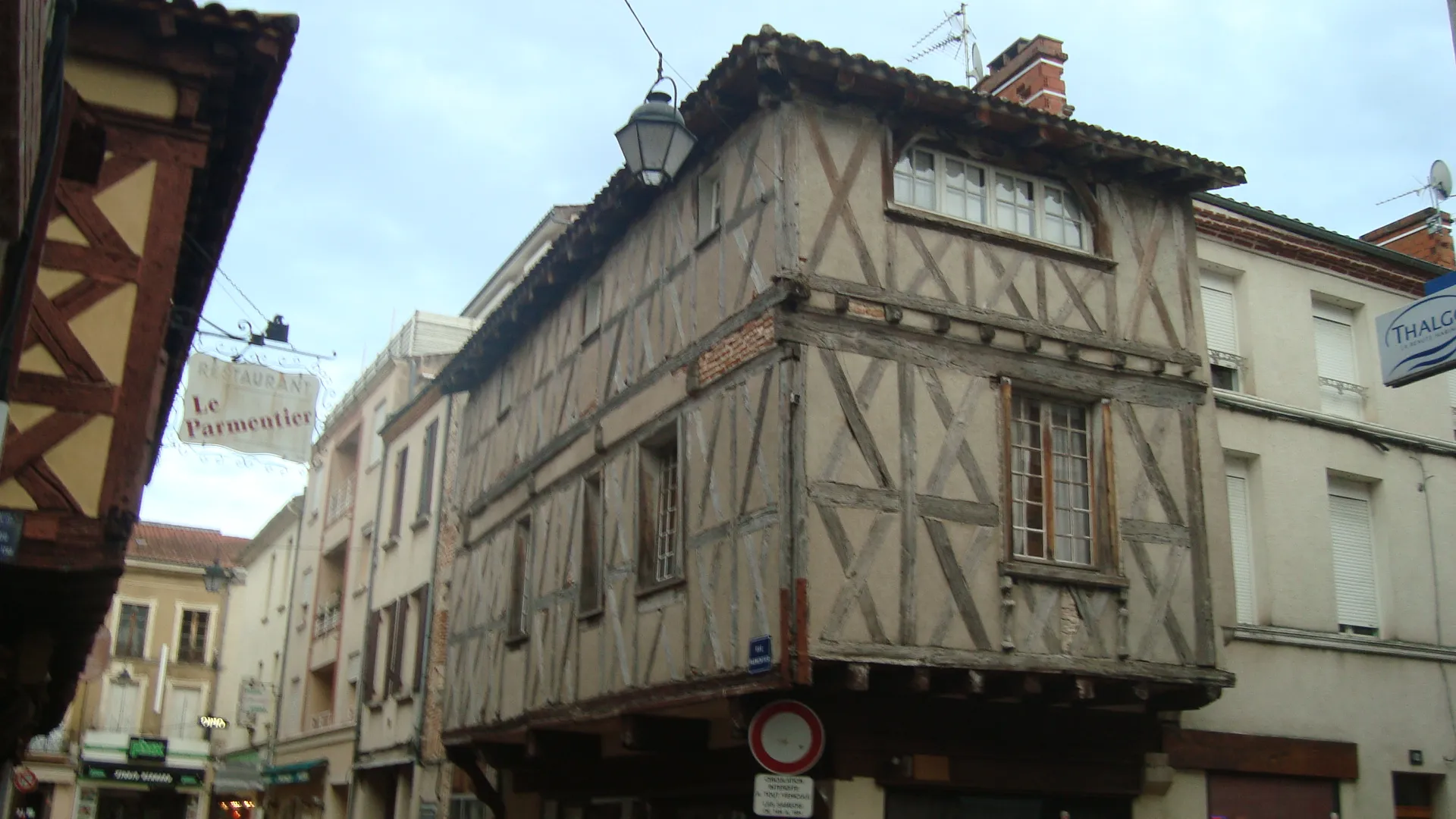 Photo showing: This building is indexed in the base Mérimée, a database of architectural heritage maintained by the French Ministry of Culture, under the reference PA00084272 .