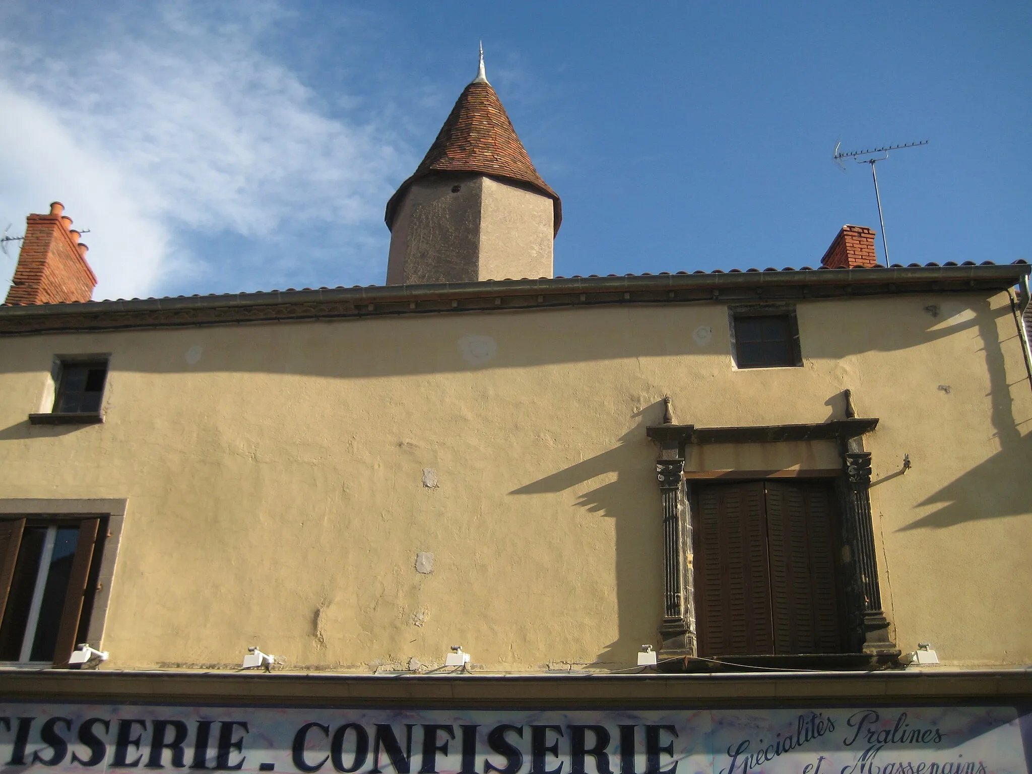 Photo showing: Hôtel de Marillac, 154 Grand rue, Aigueperse